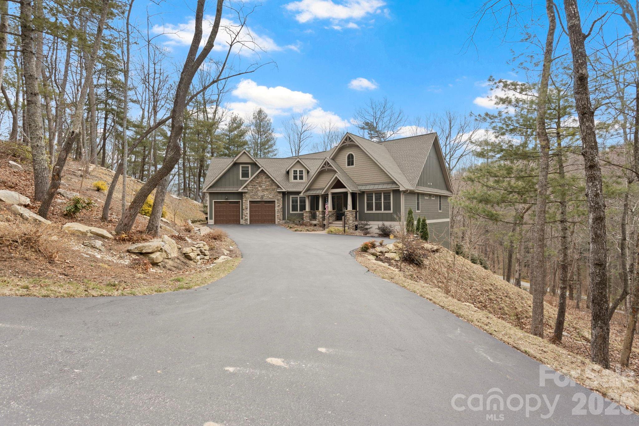 719 Overlook Drive — Flat Rock