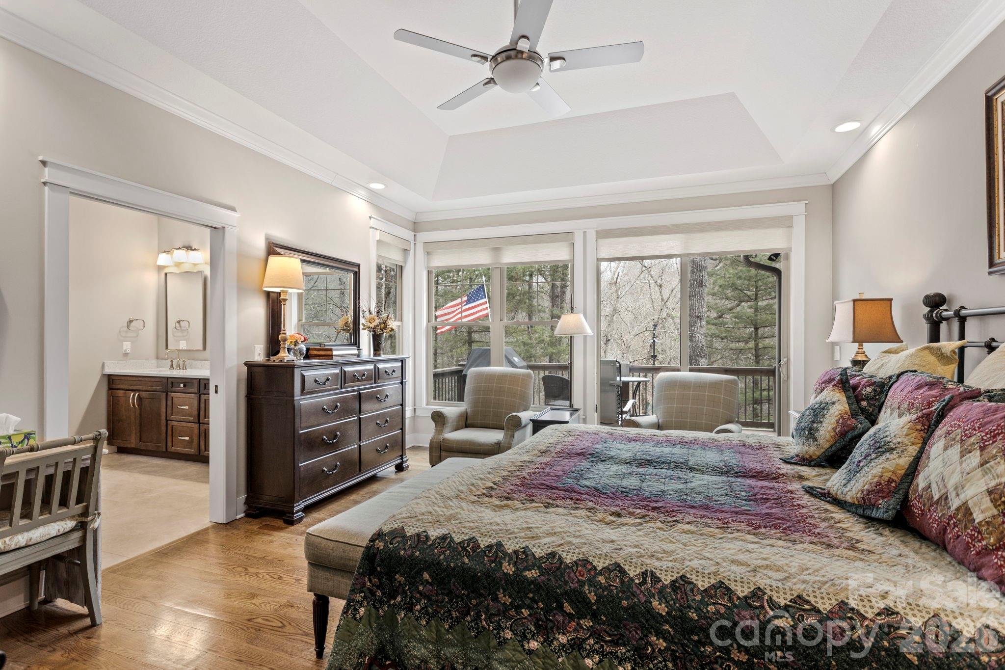 719 Overlook Drive — Flat Rock