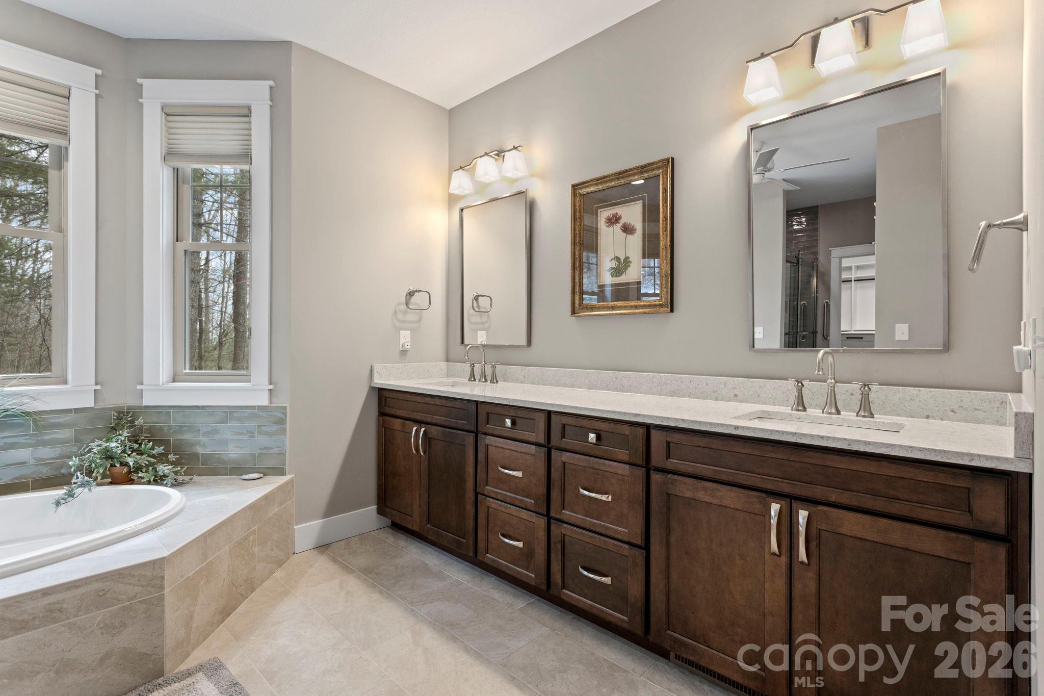 719 Overlook Drive — Flat Rock