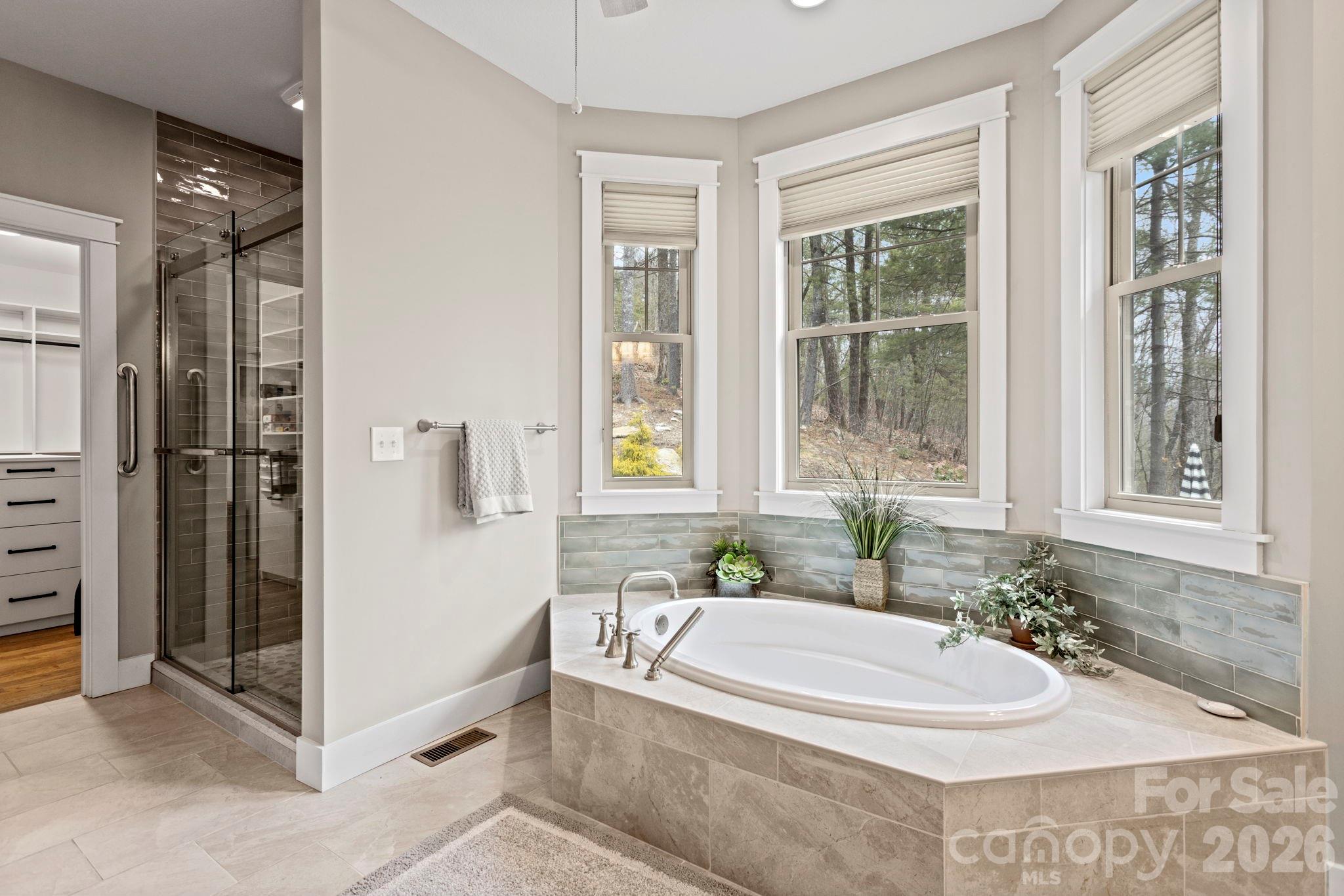 719 Overlook Drive — Flat Rock
