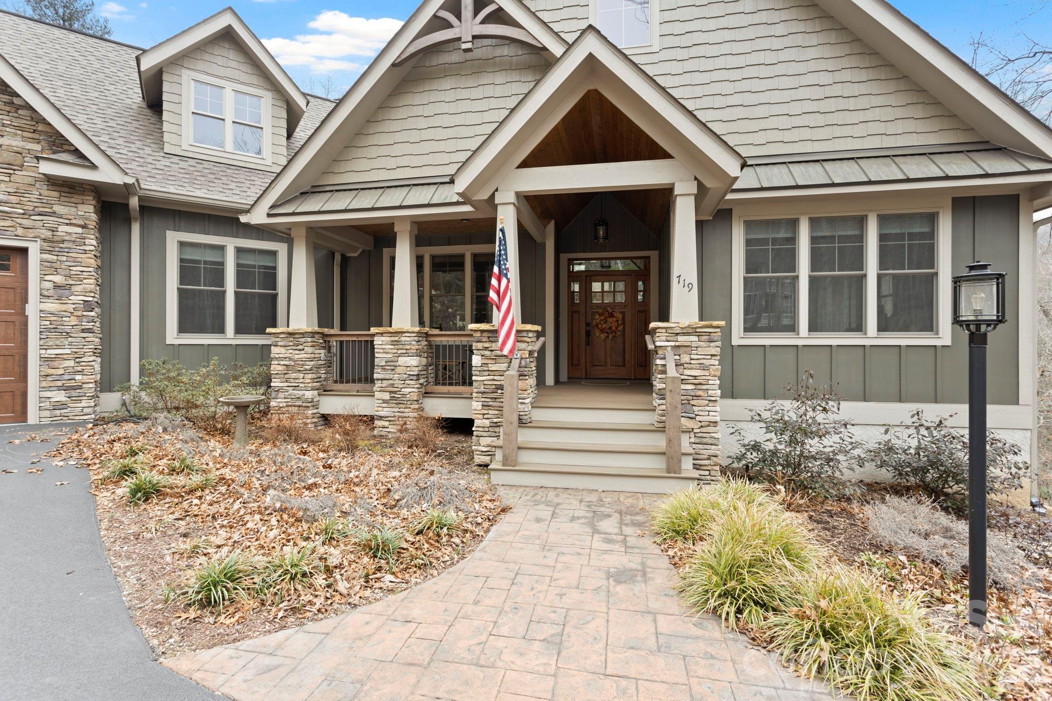 719 Overlook Drive — Flat Rock
