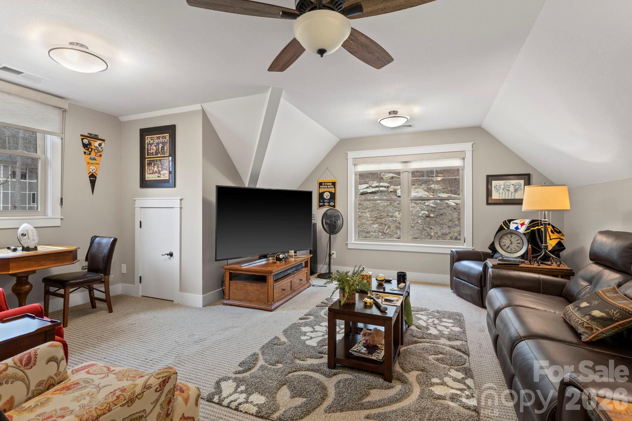 719 Overlook Drive — Flat Rock
