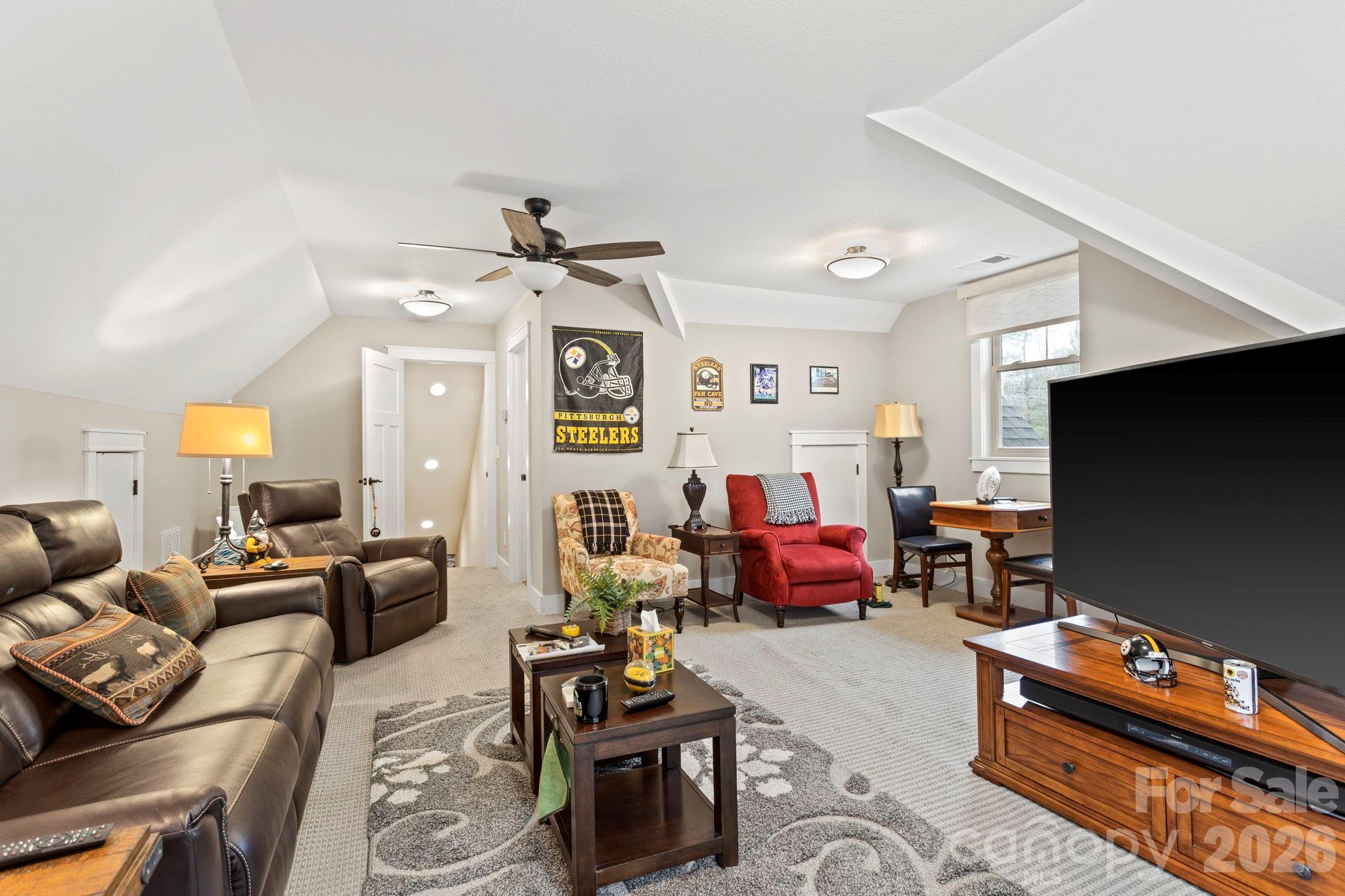 719 Overlook Drive — Flat Rock