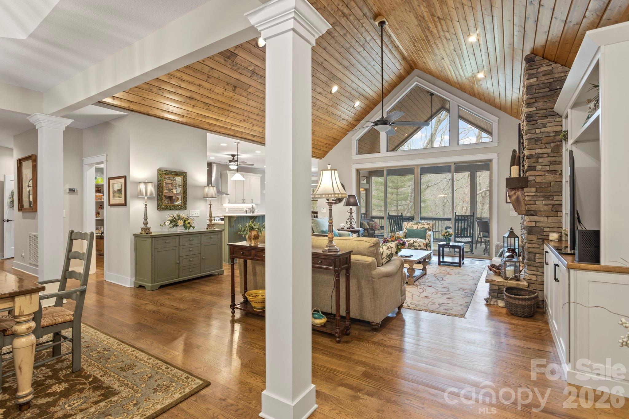 719 Overlook Drive — Flat Rock