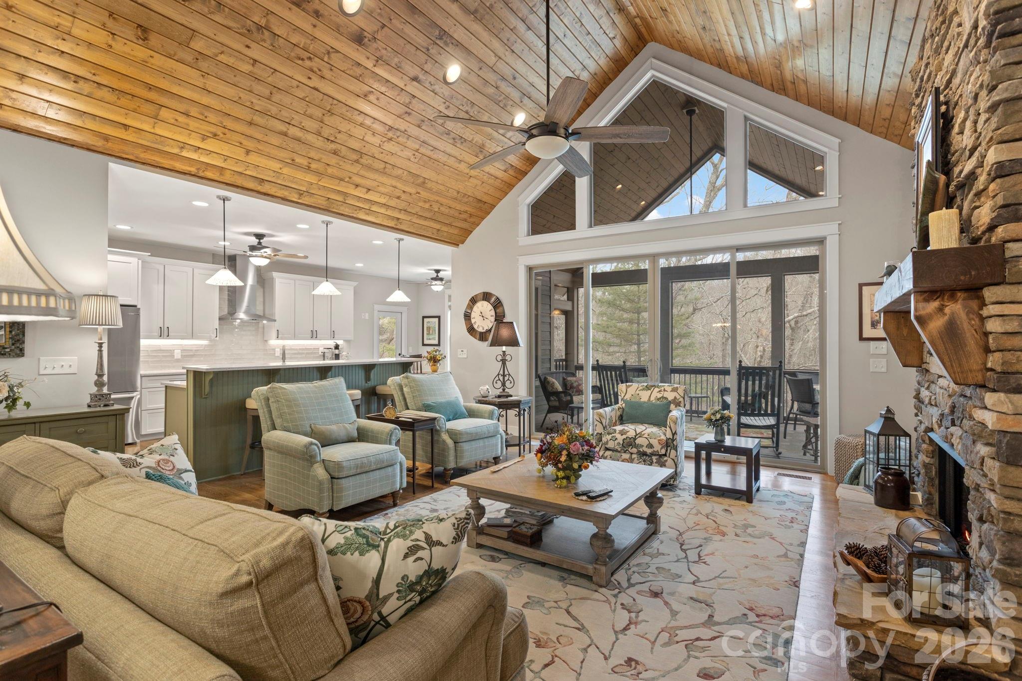 719 Overlook Drive — Flat Rock