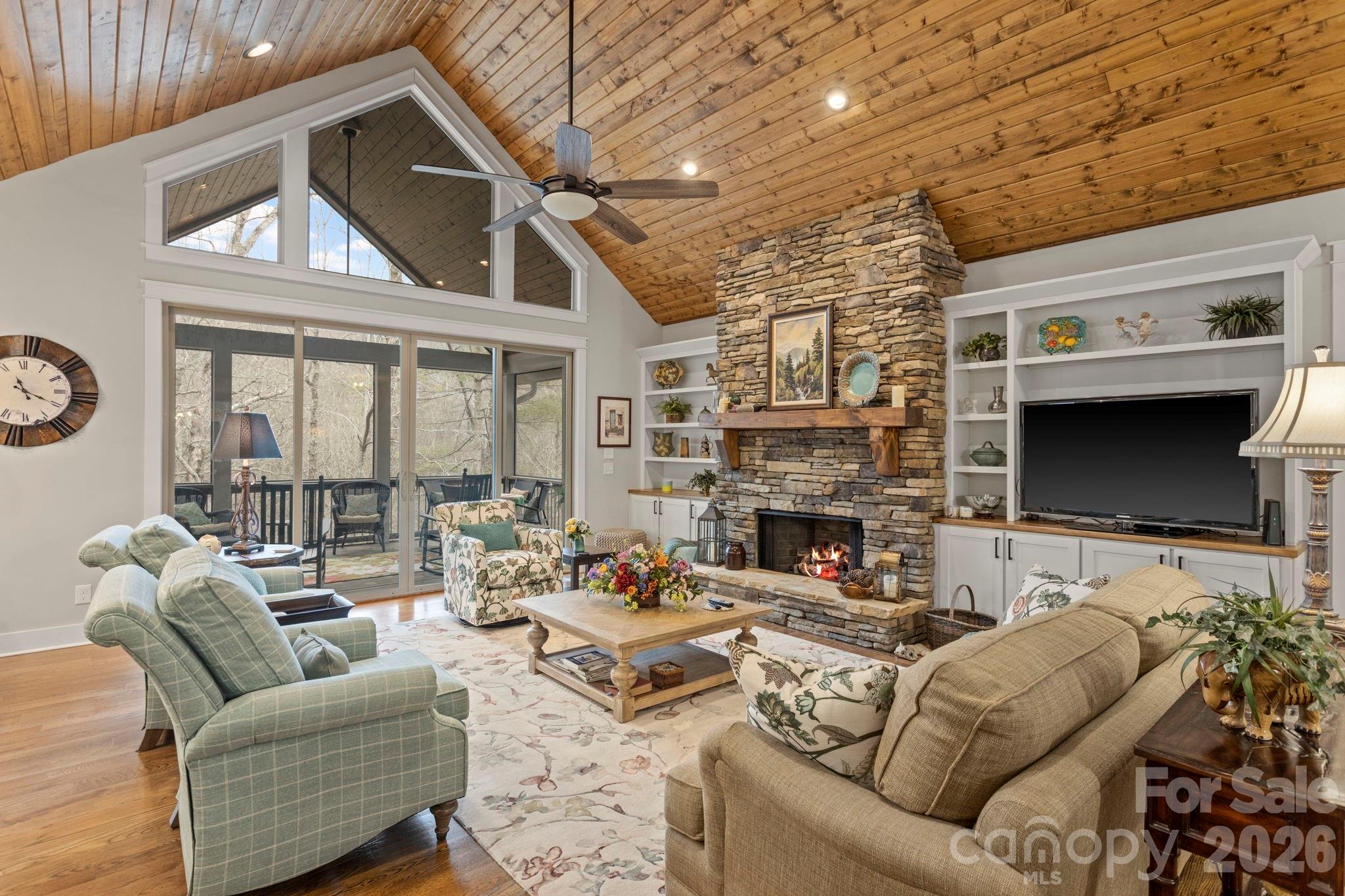 719 Overlook Drive — Flat Rock