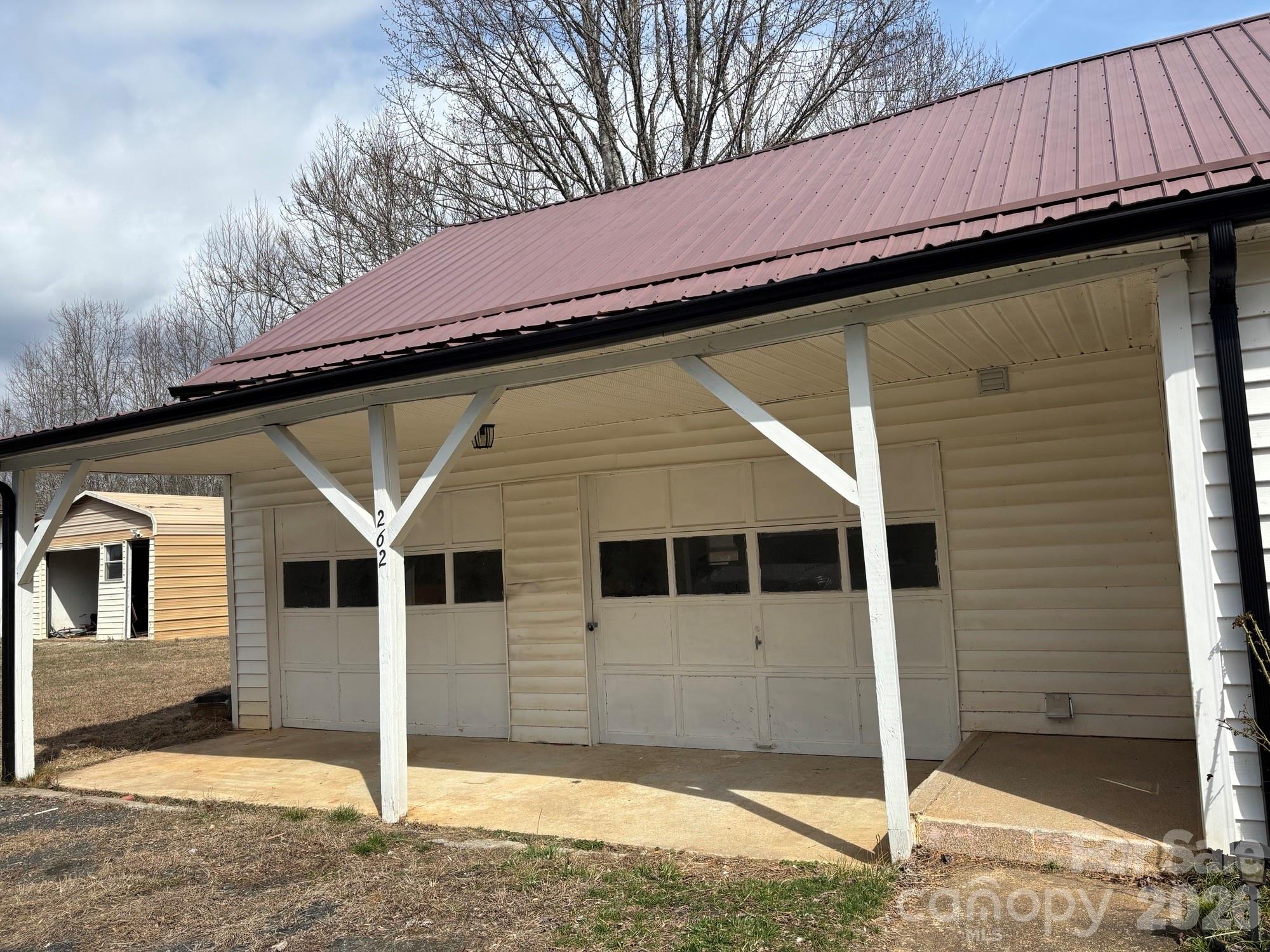 262 Blackberry Lane — Bakersville