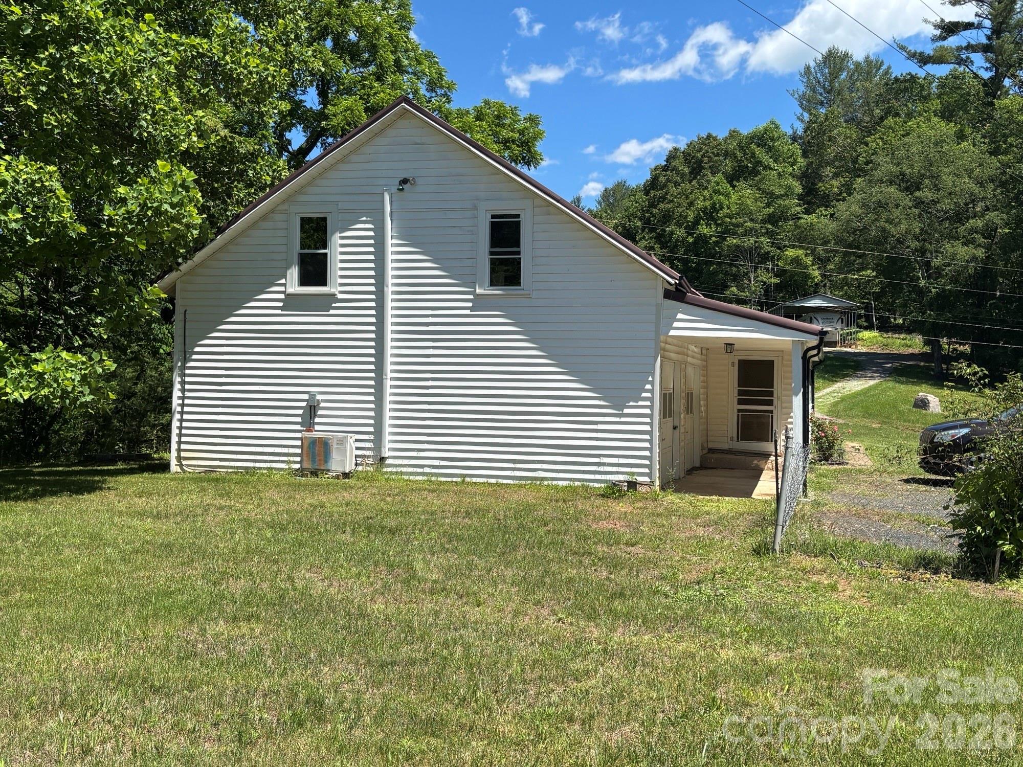 262 Blackberry Lane — Bakersville