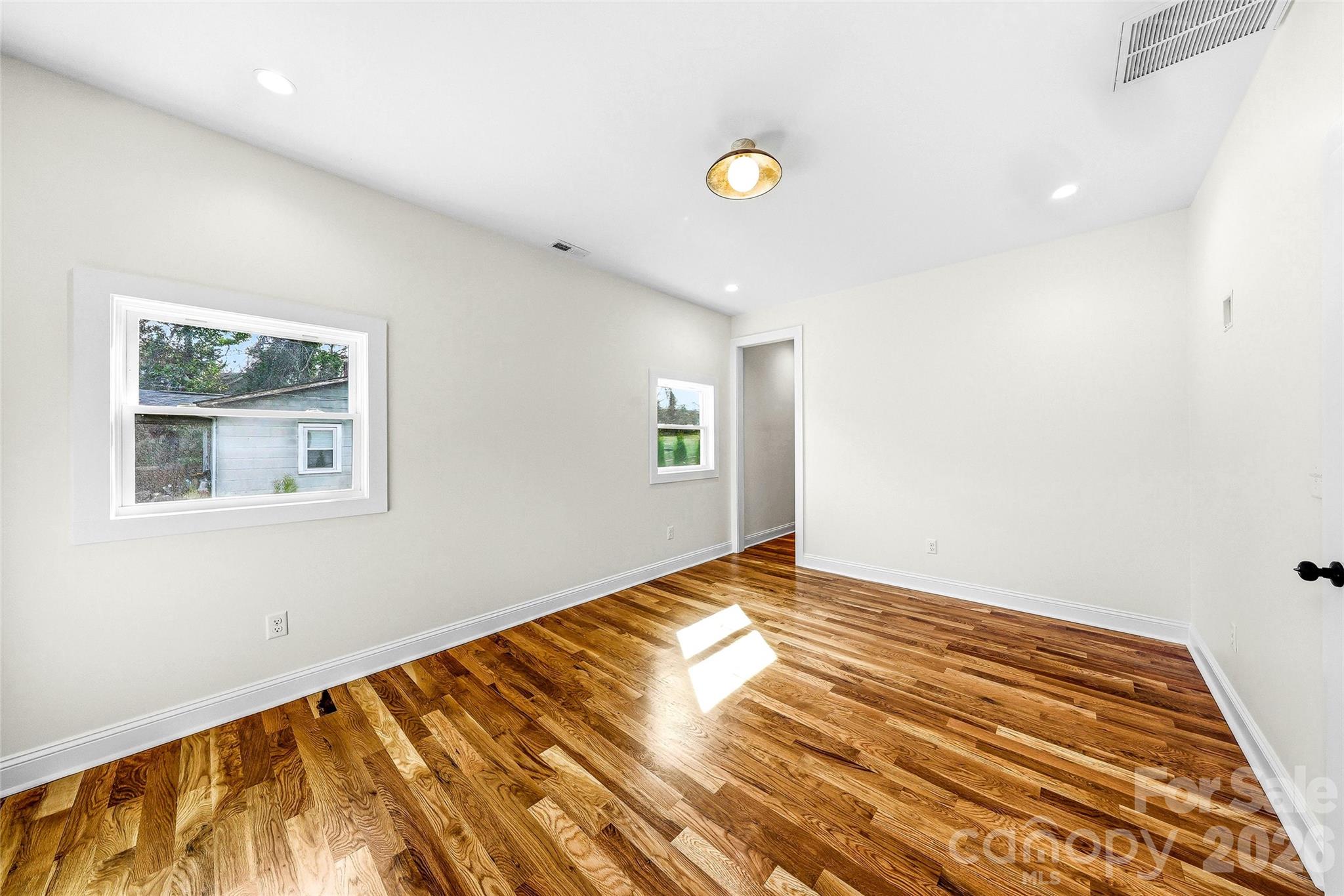 807 N Whitted Street — Hendersonville