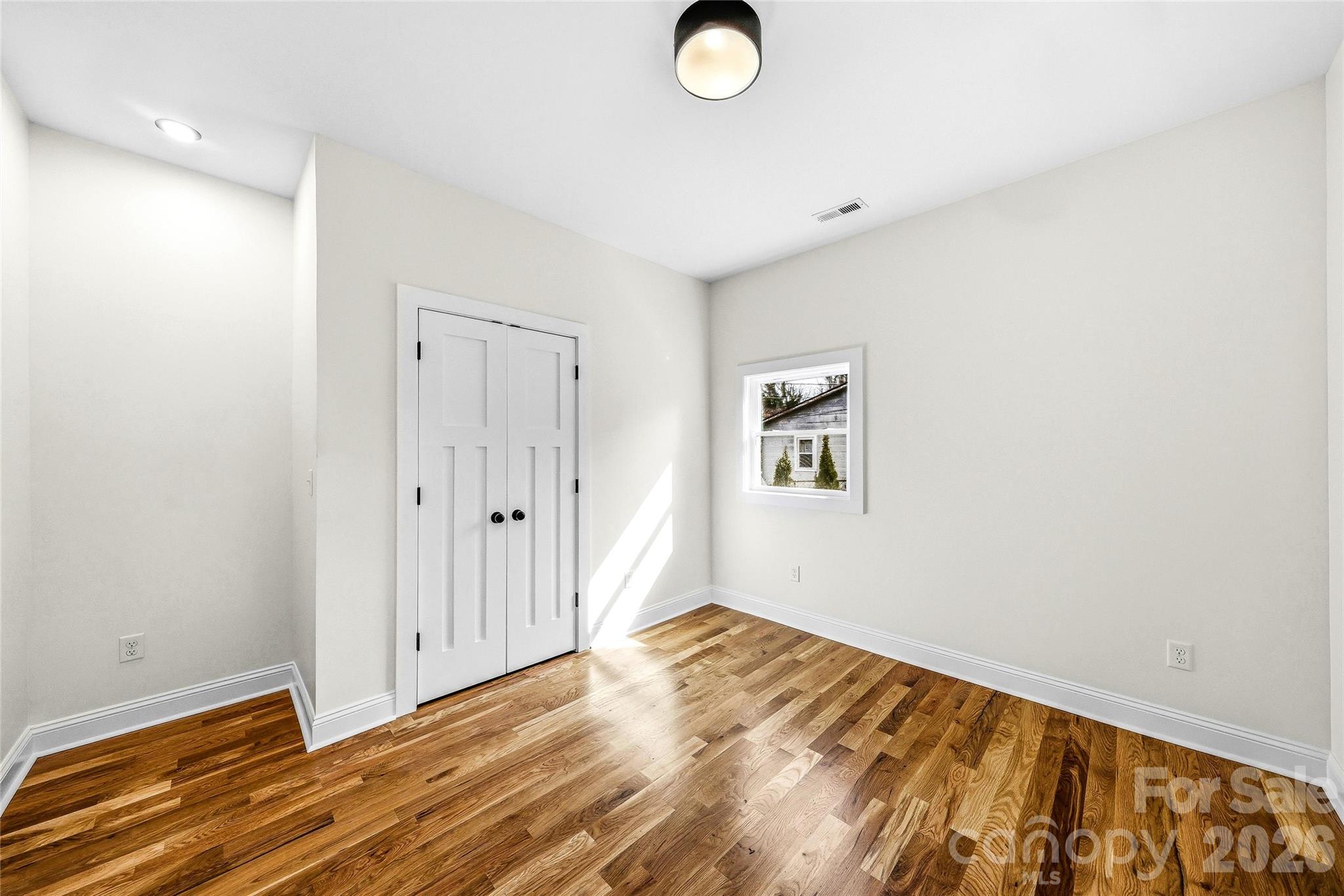 807 N Whitted Street — Hendersonville