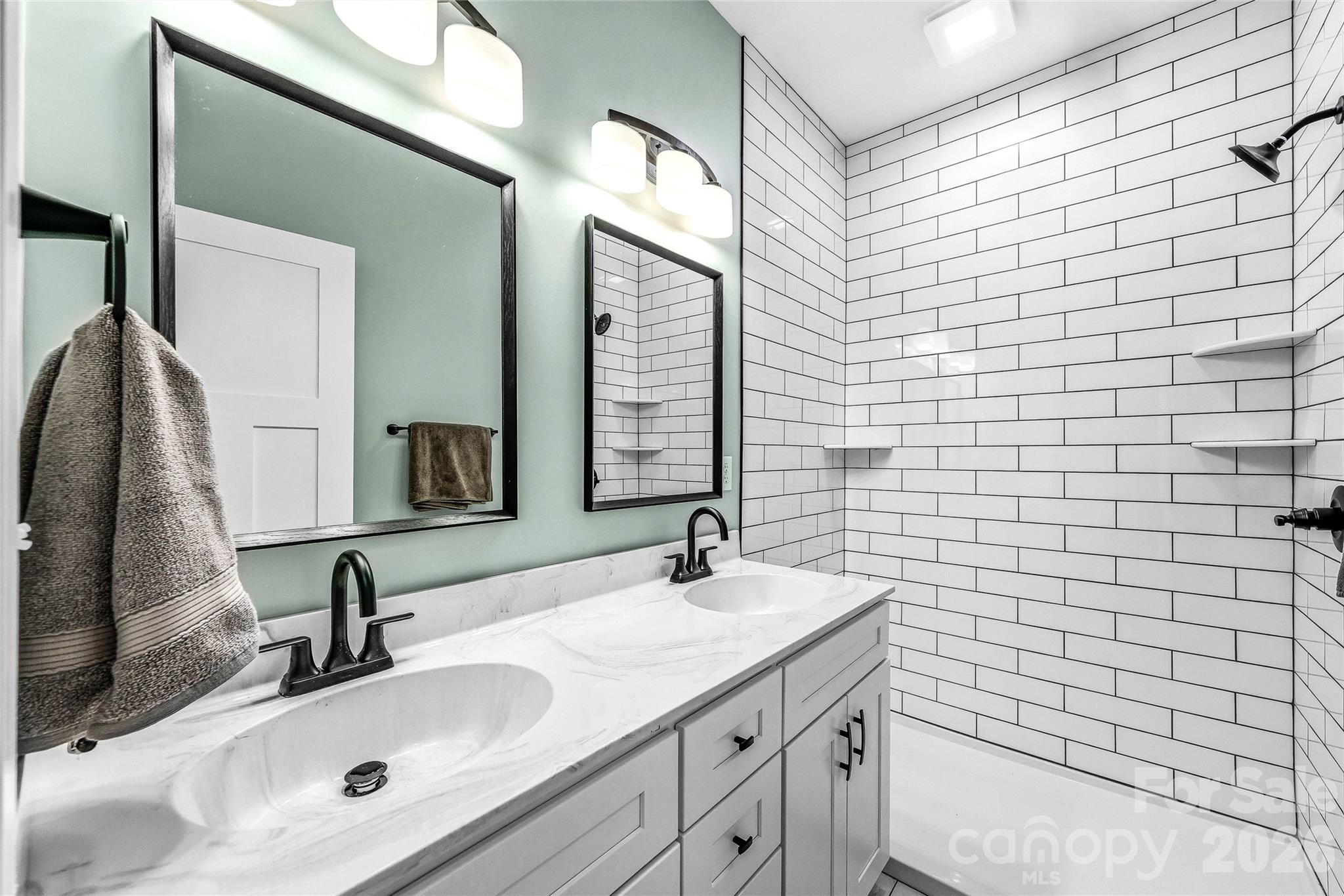 807 N Whitted Street — Hendersonville