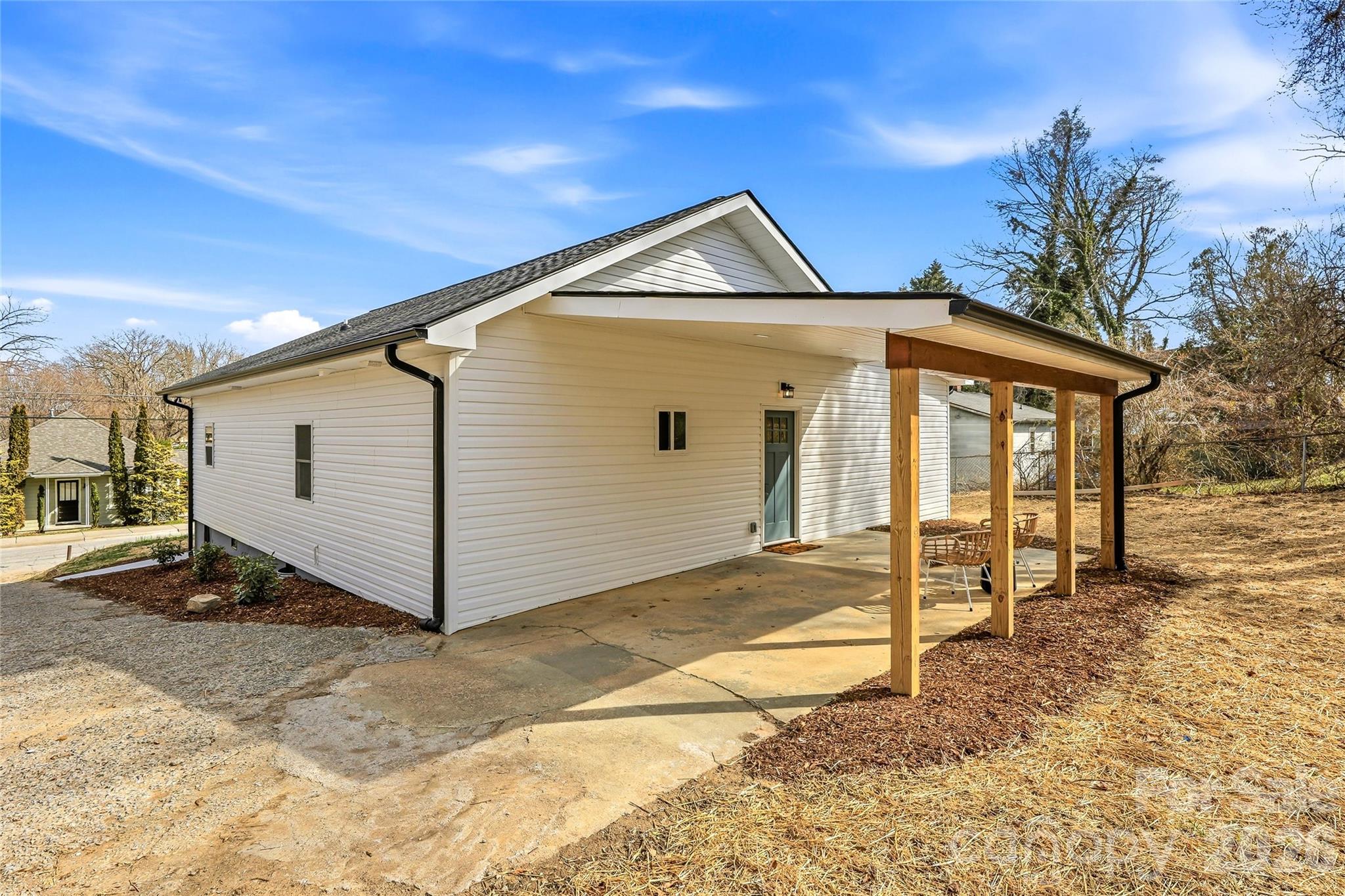 807 N Whitted Street — Hendersonville