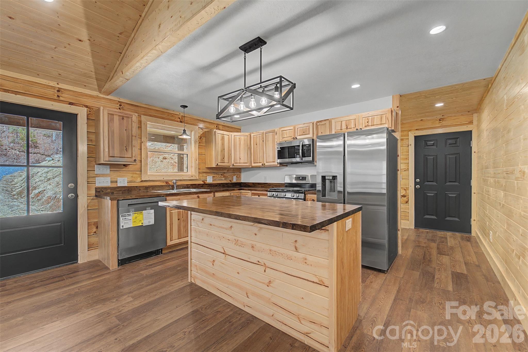 677 Ridgetop Circle — Whittier