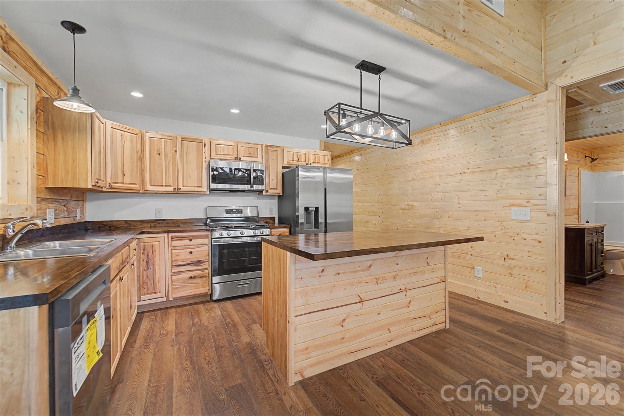 677 Ridgetop Circle — Whittier