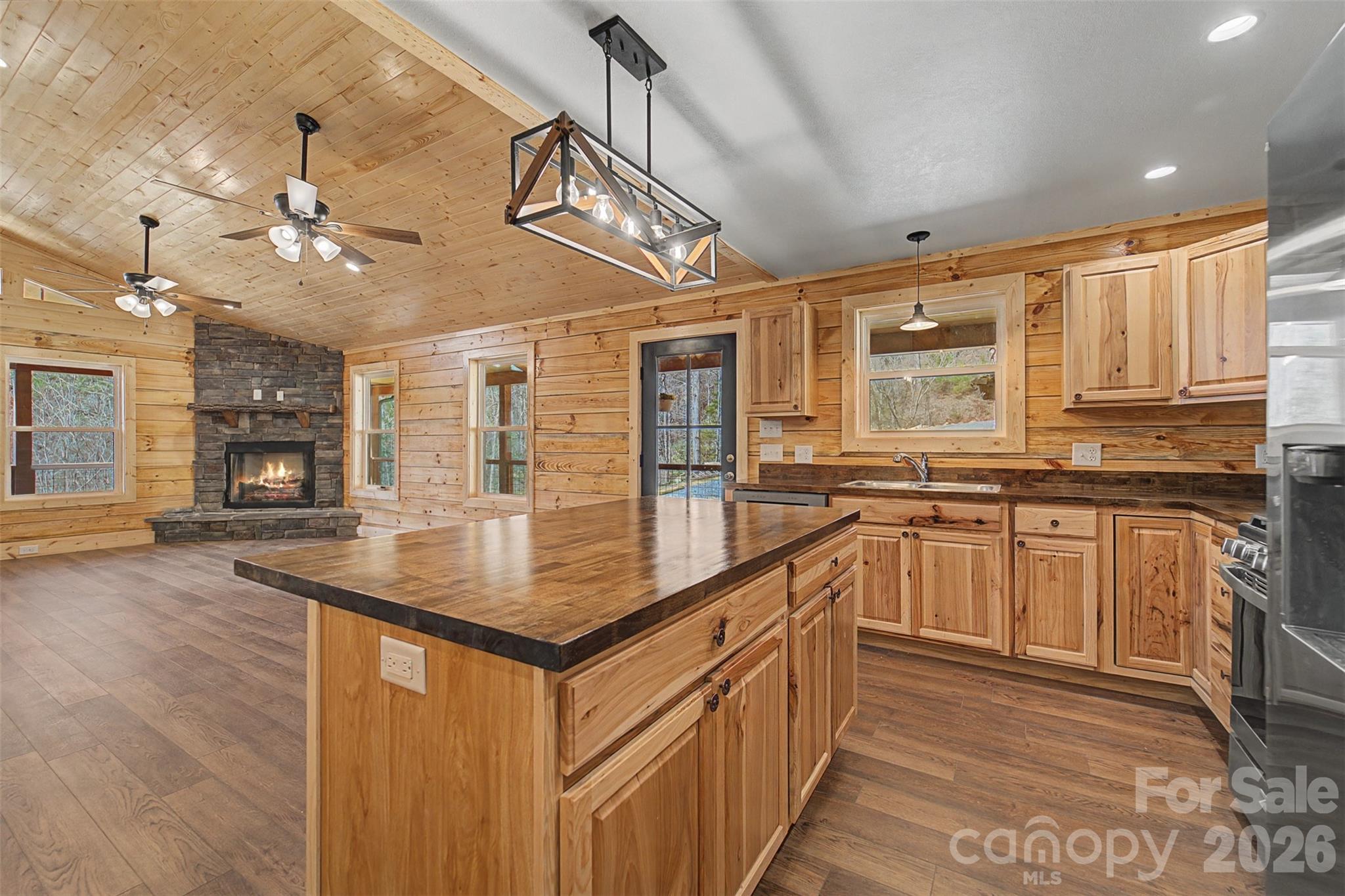 677 Ridgetop Circle — Whittier