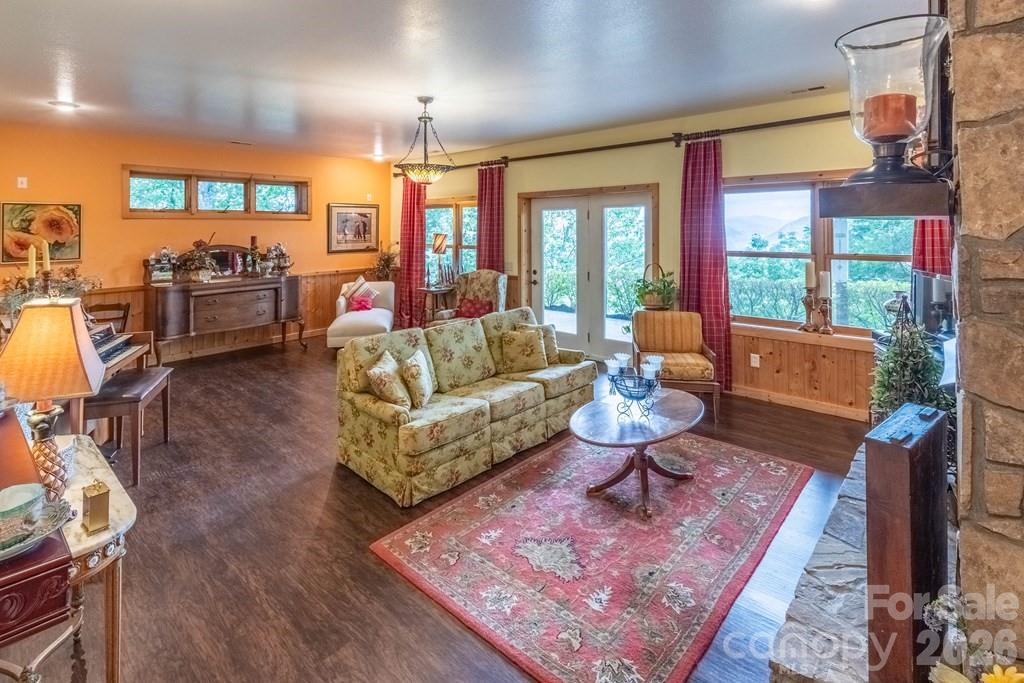 1783 W Cliff Road — Cullowhee