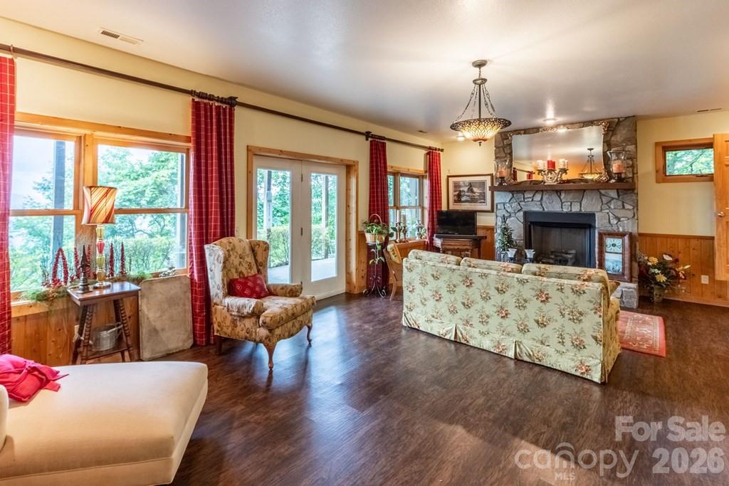1783 W Cliff Road — Cullowhee