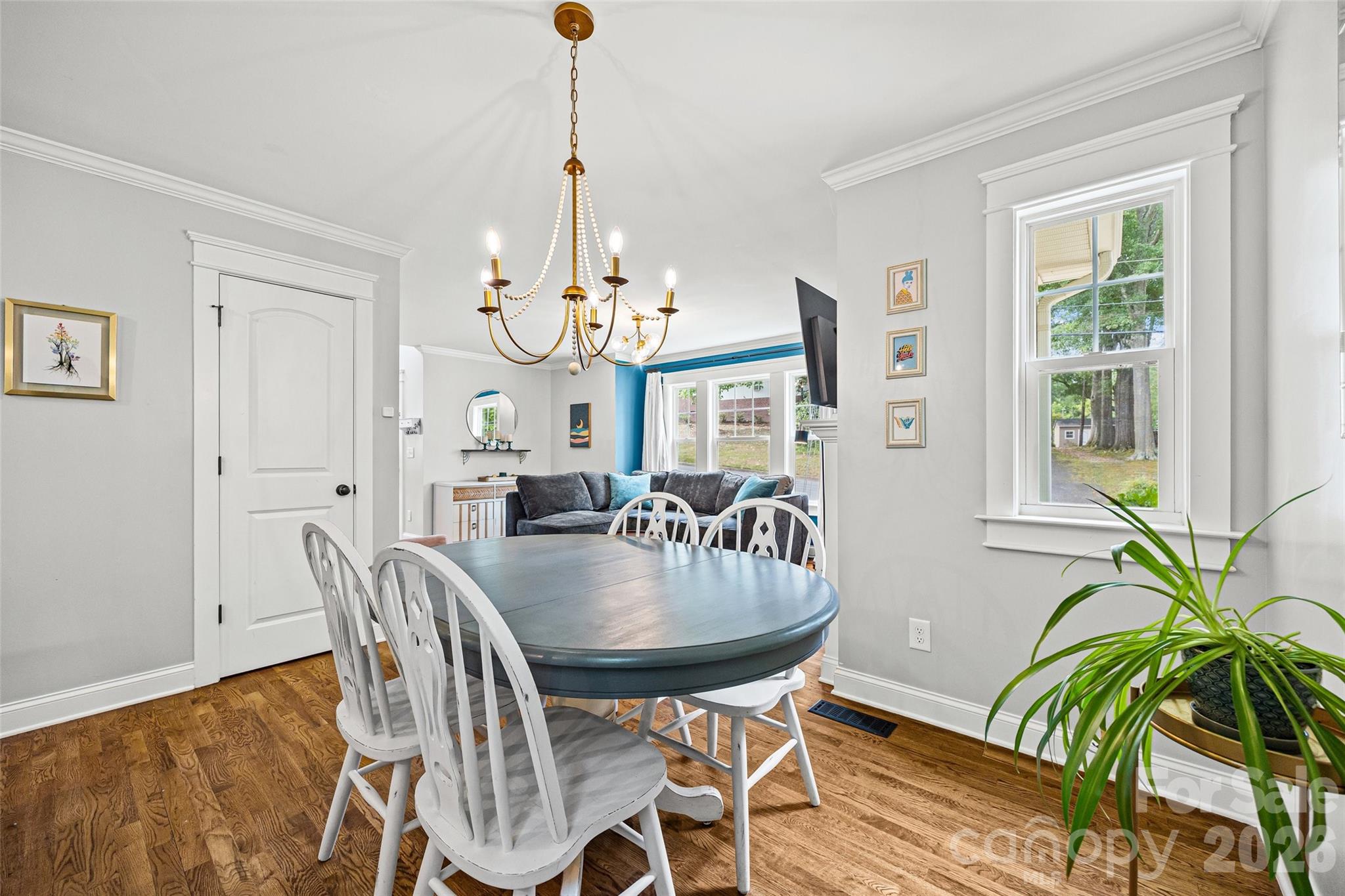 206 W Woodrow Avenue — Belmont