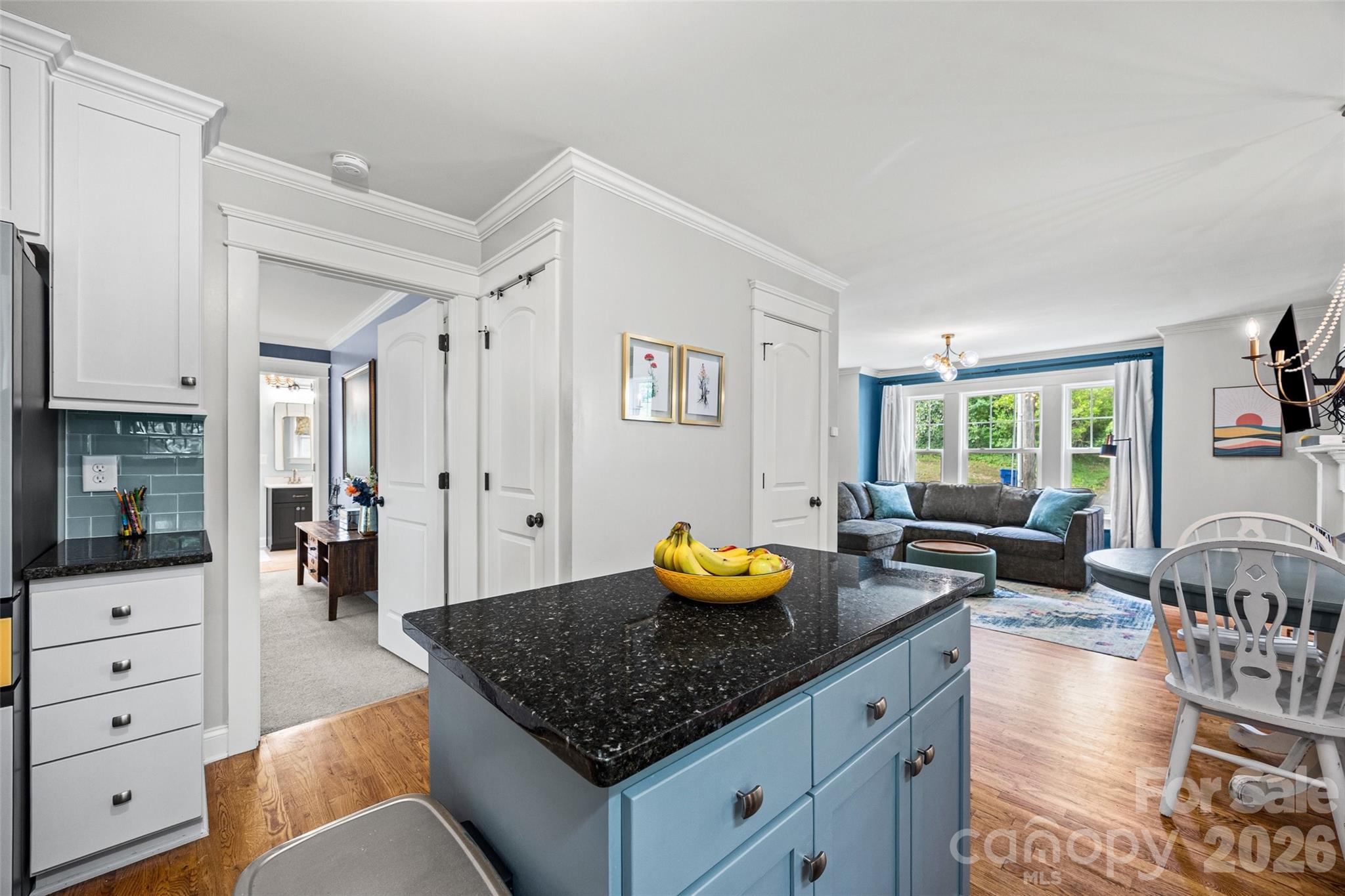206 W Woodrow Avenue — Belmont