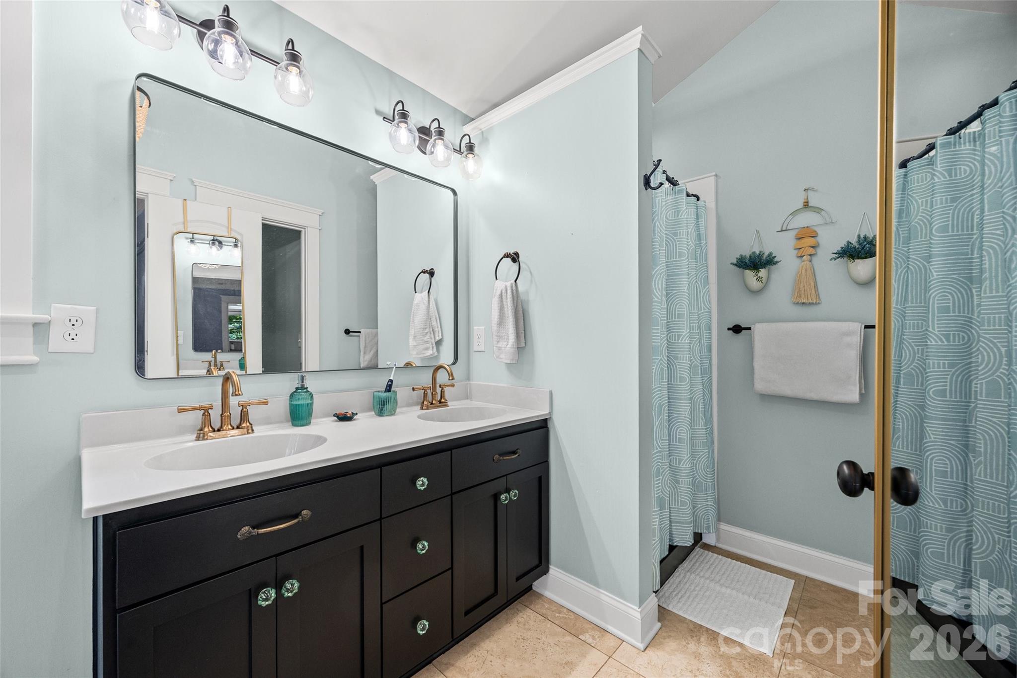 206 W Woodrow Avenue — Belmont