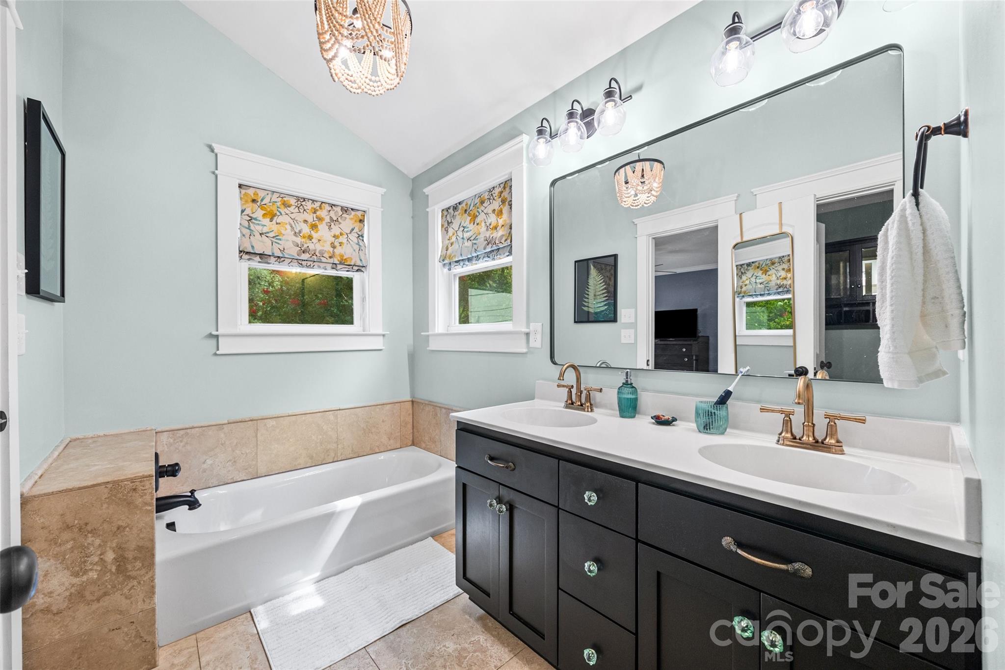 206 W Woodrow Avenue — Belmont