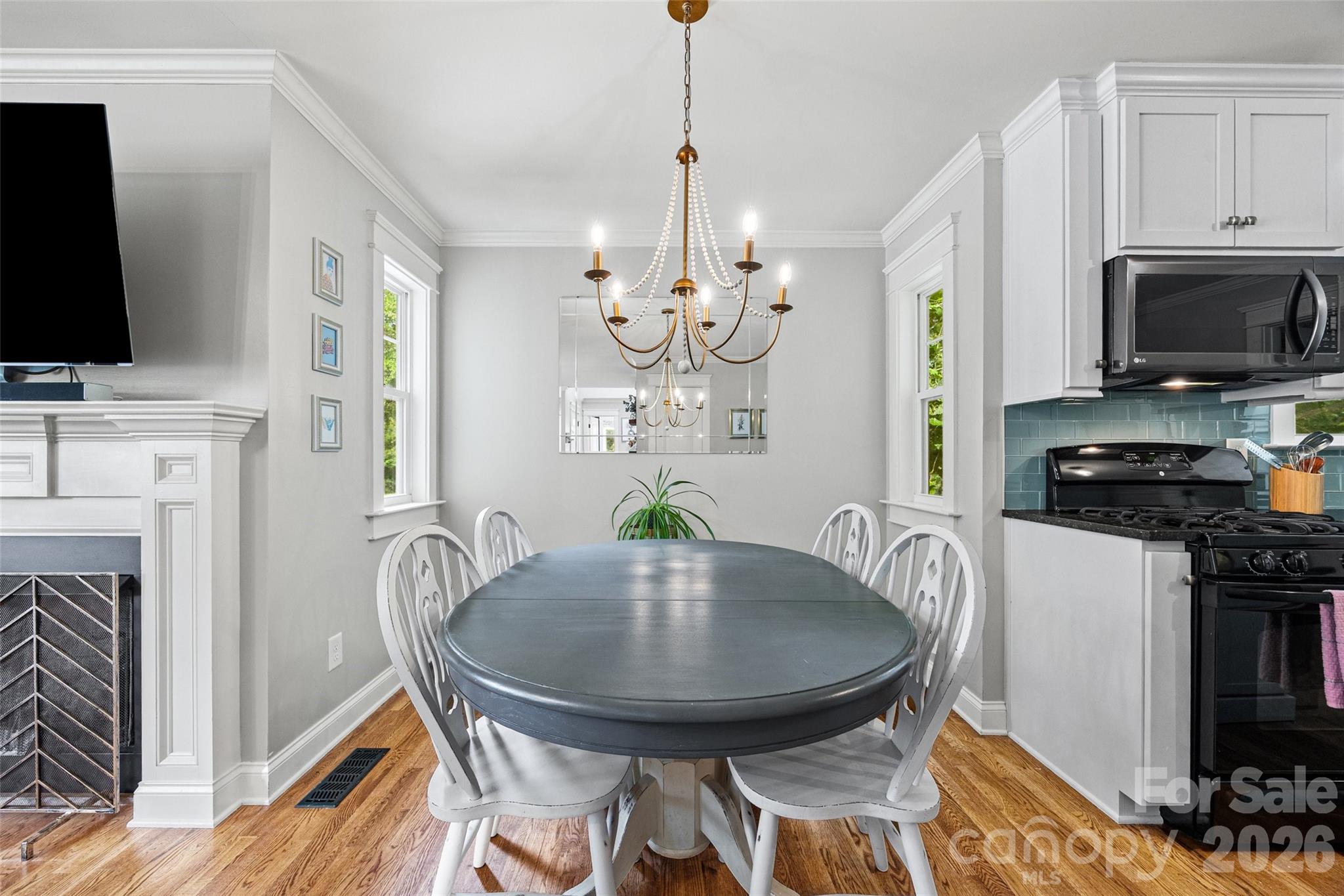 206 W Woodrow Avenue — Belmont
