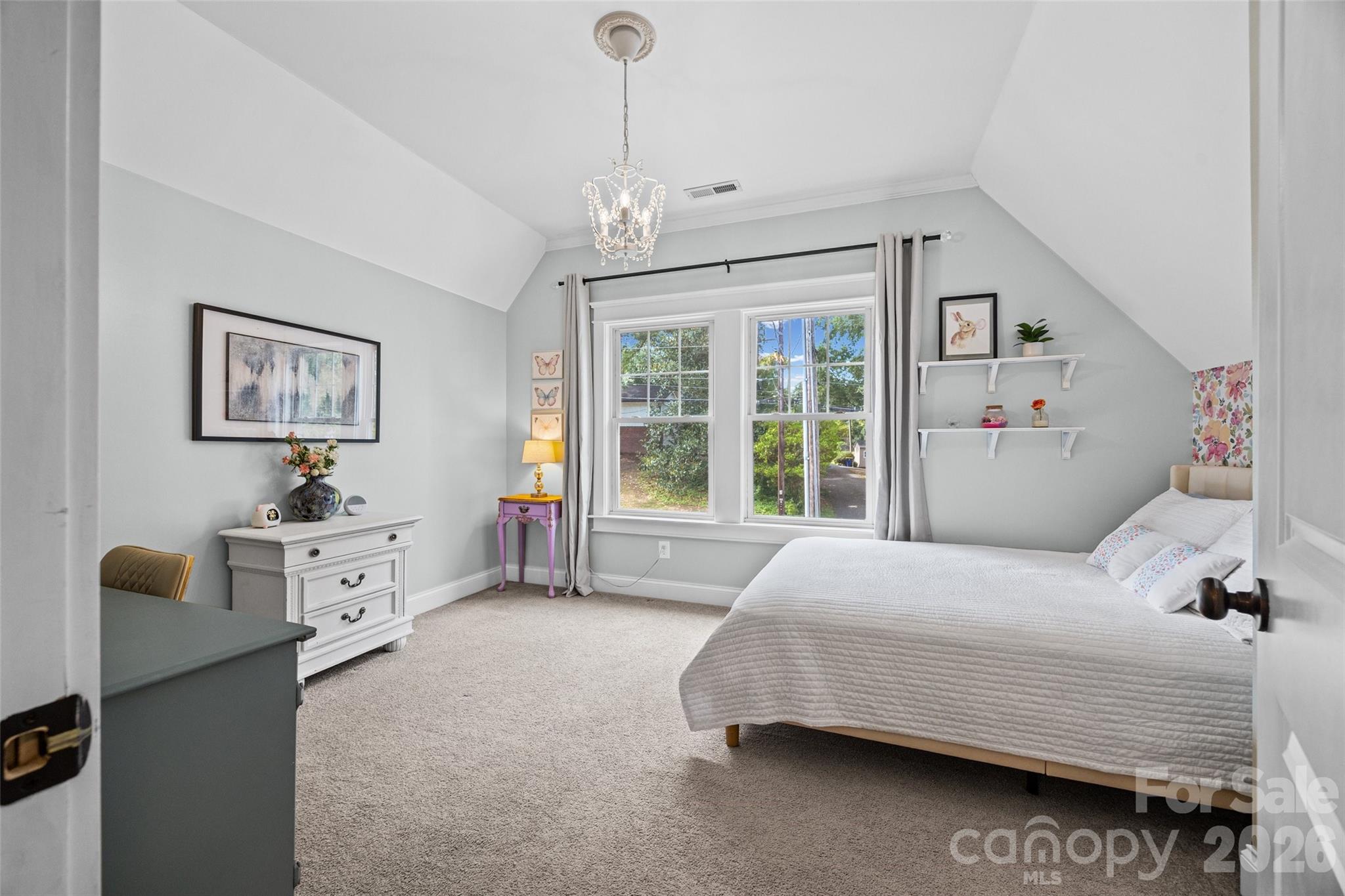 206 W Woodrow Avenue — Belmont
