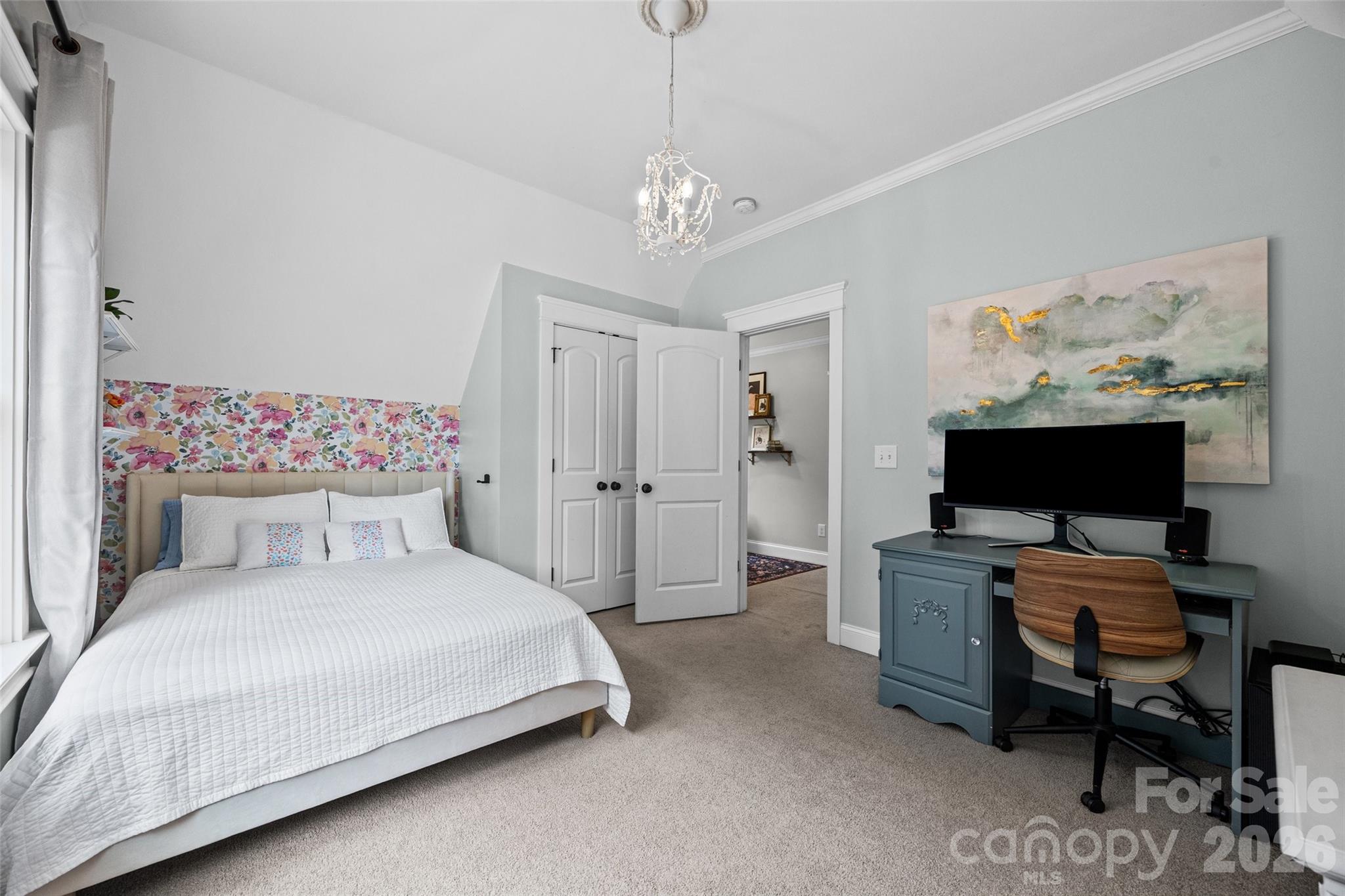 206 W Woodrow Avenue — Belmont