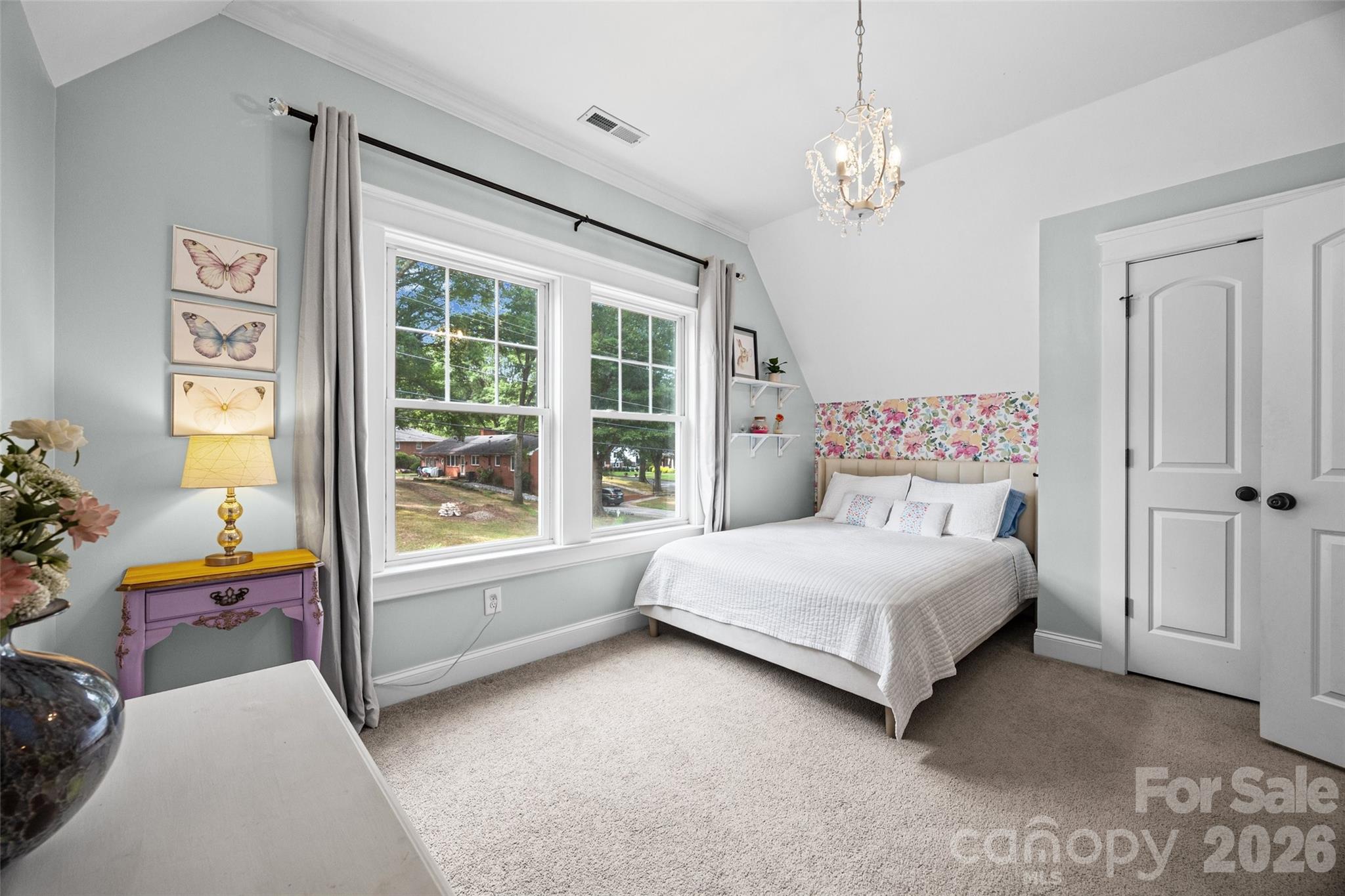 206 W Woodrow Avenue — Belmont