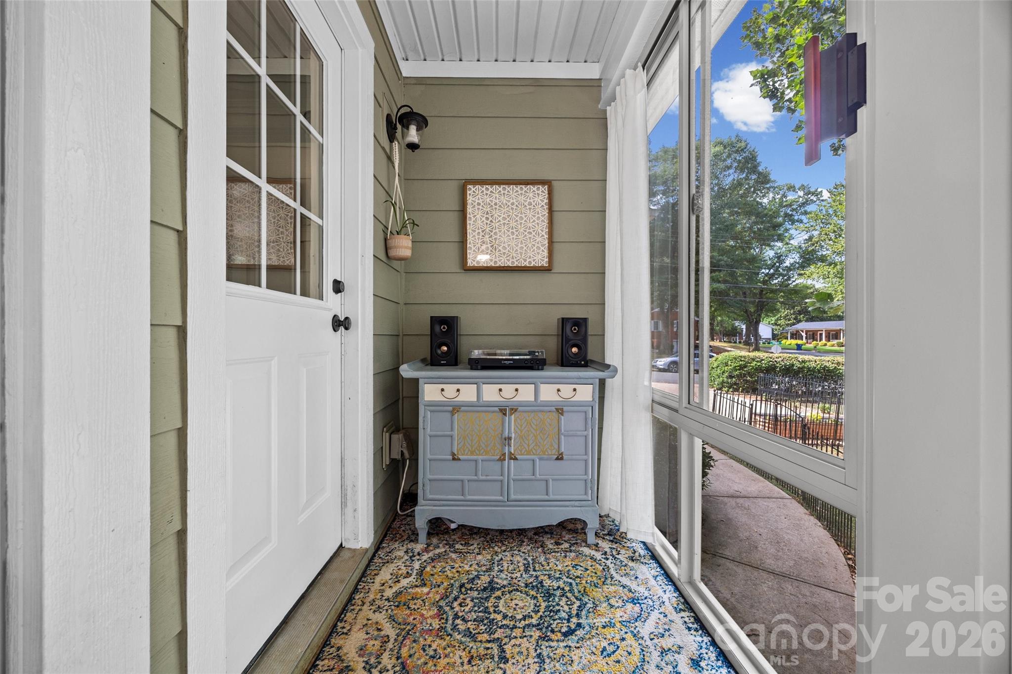 206 W Woodrow Avenue — Belmont