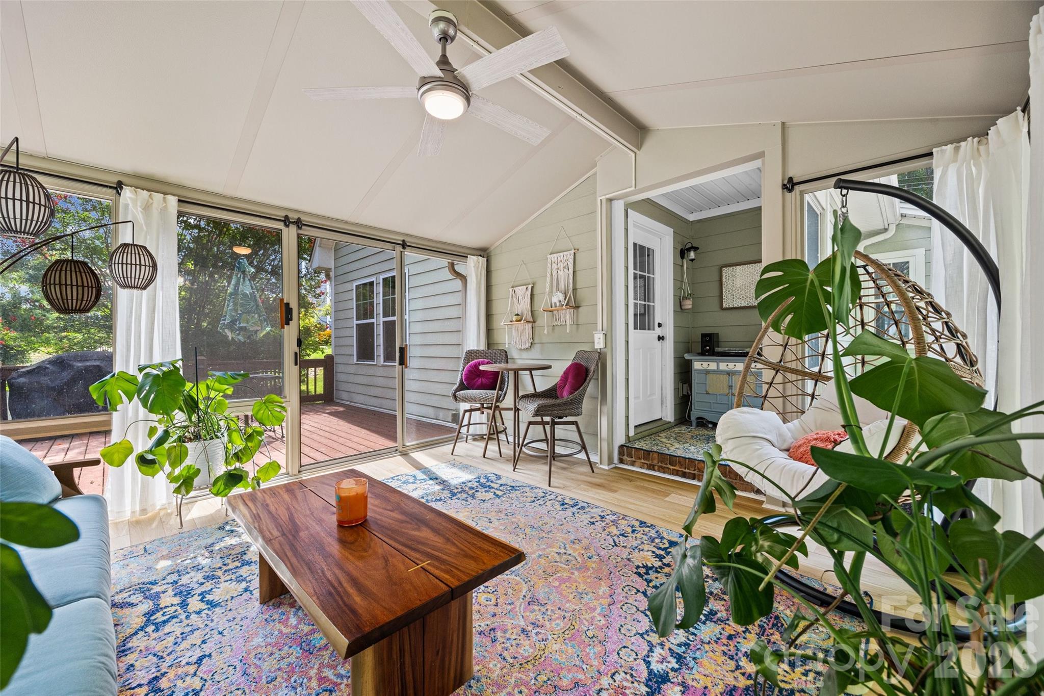 206 W Woodrow Avenue — Belmont