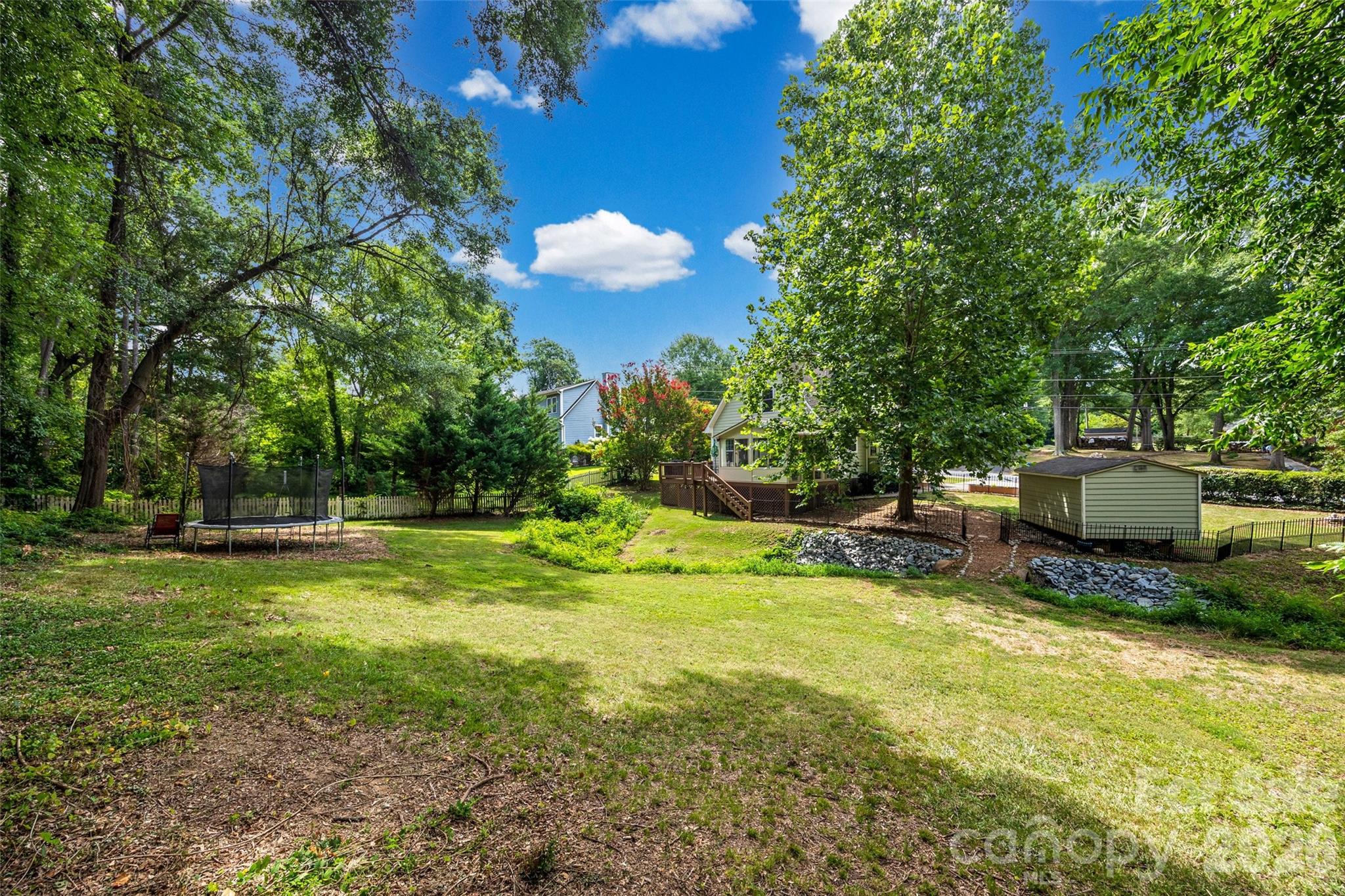 206 W Woodrow Avenue — Belmont