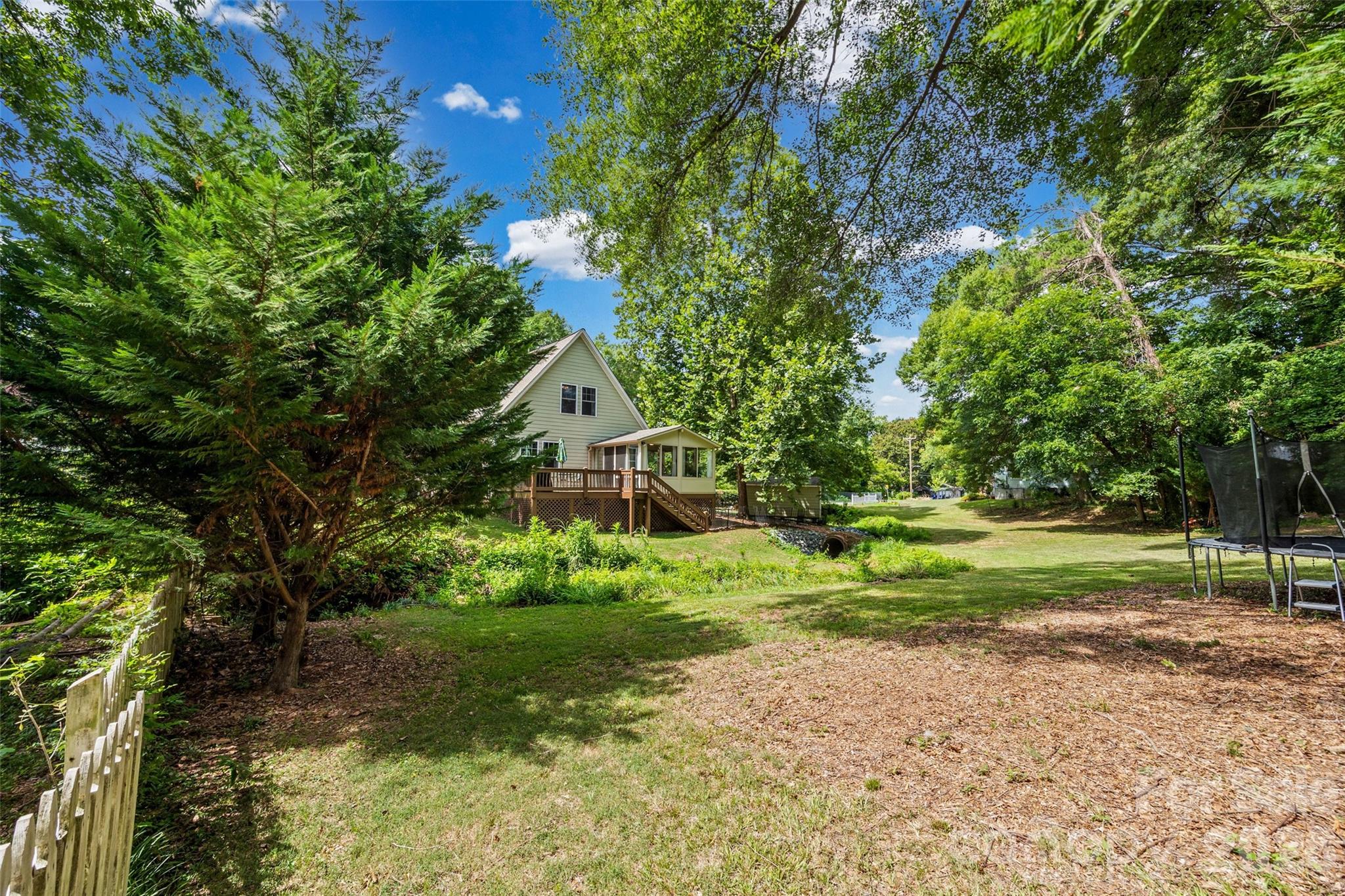 206 W Woodrow Avenue — Belmont