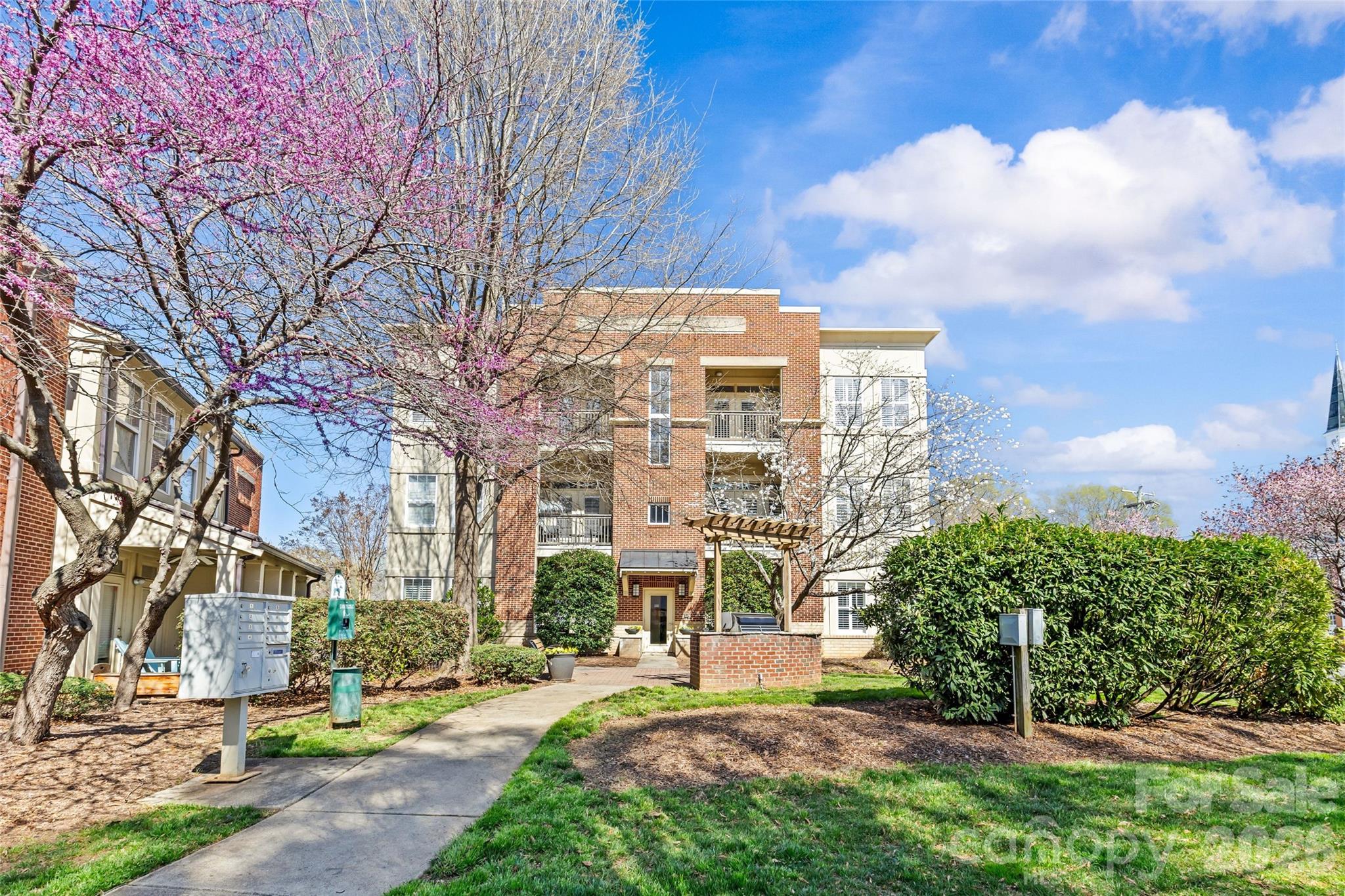2994 Selwyn Avenue — Charlotte