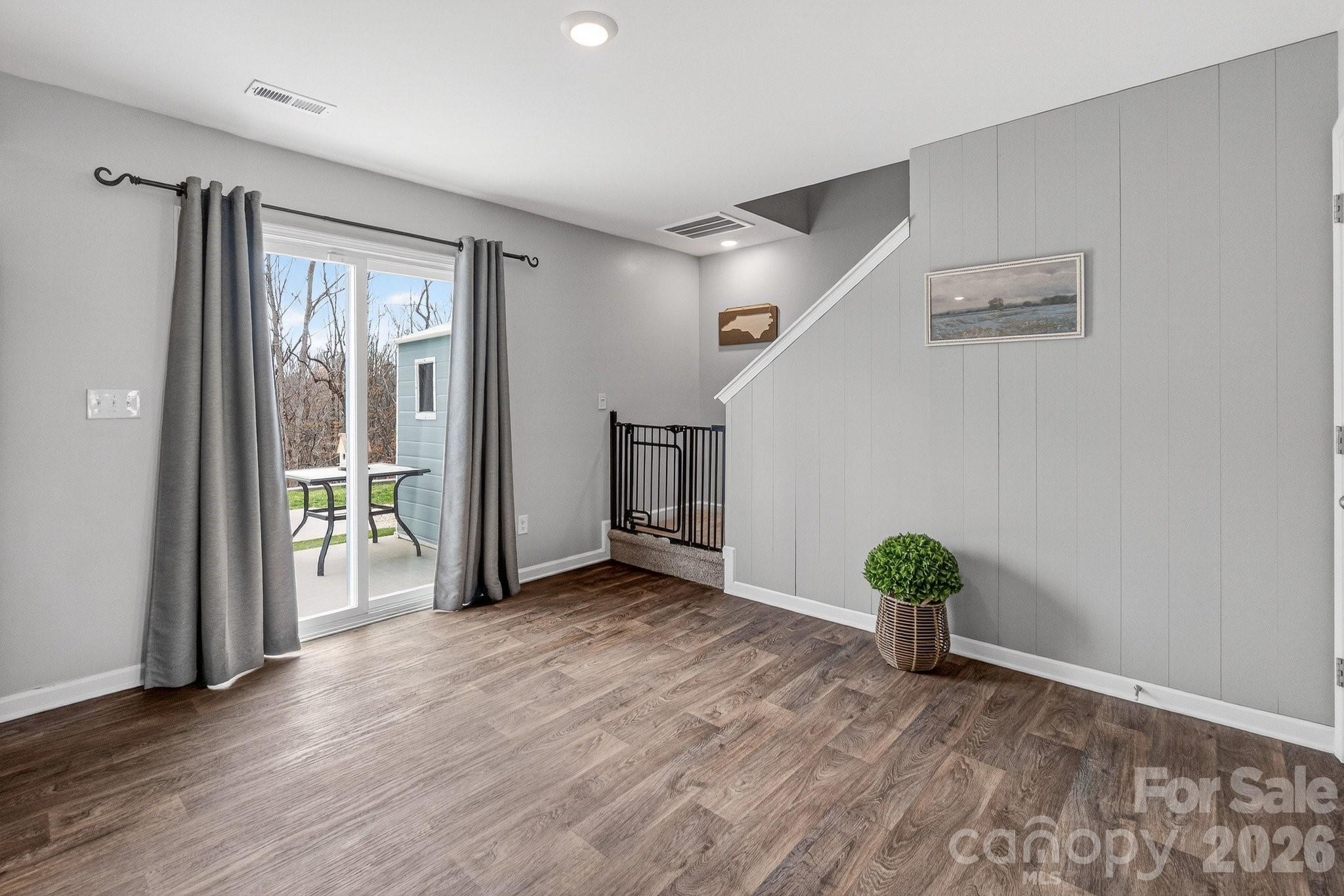 405 Bennington Drive — Stanley