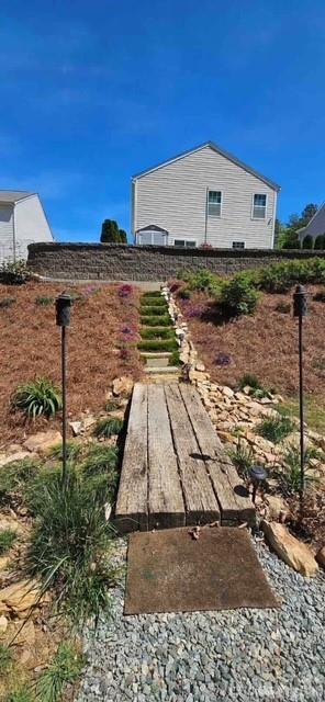 405 Bennington Drive — Stanley