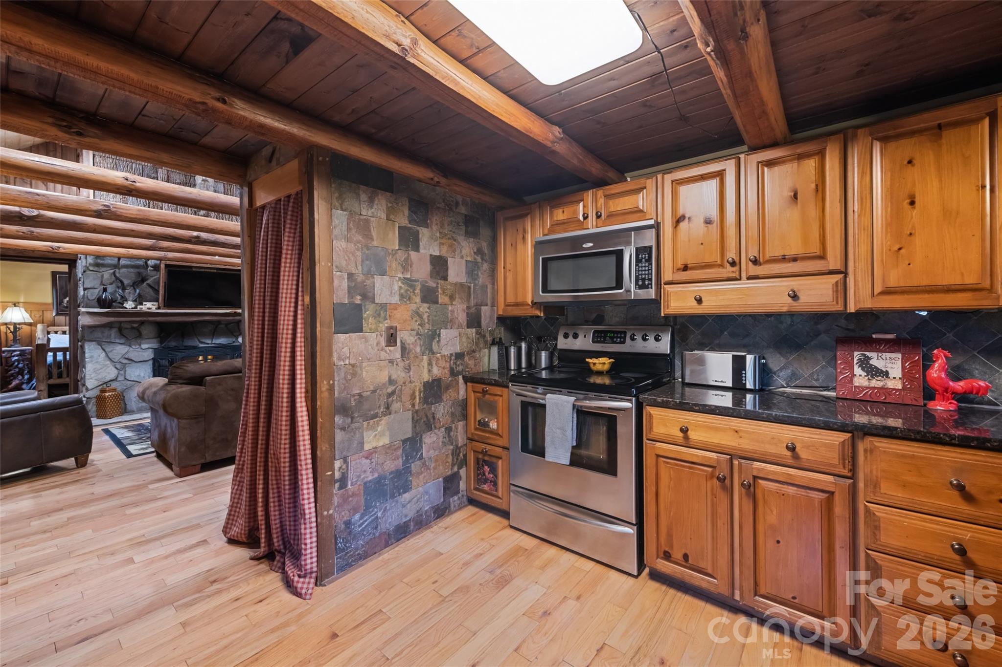12 Victoria Rose Lane — Waynesville