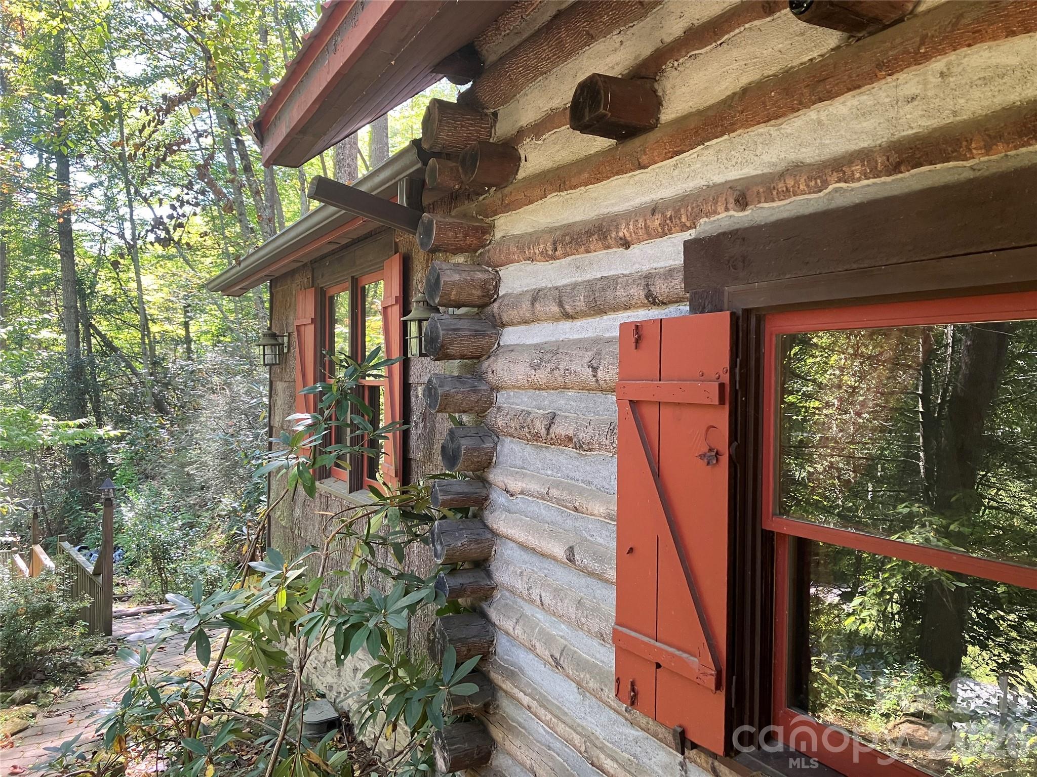 12 Victoria Rose Lane — Waynesville
