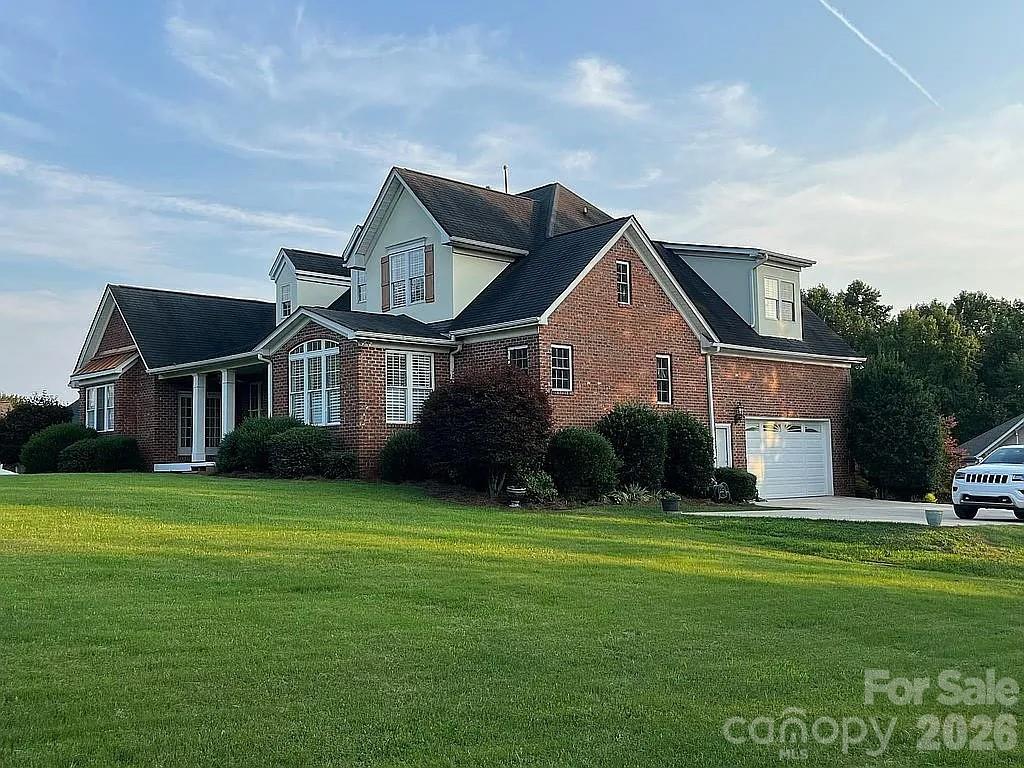 140 Hunters Hill Drive — Statesville