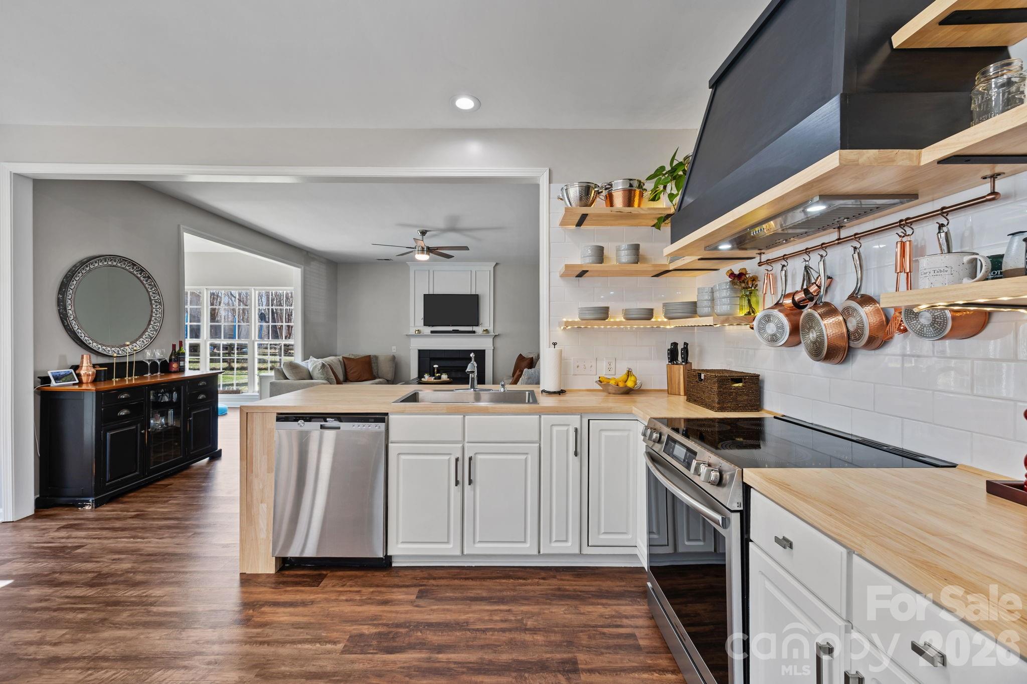 173 Coronilla Road — Mooresville