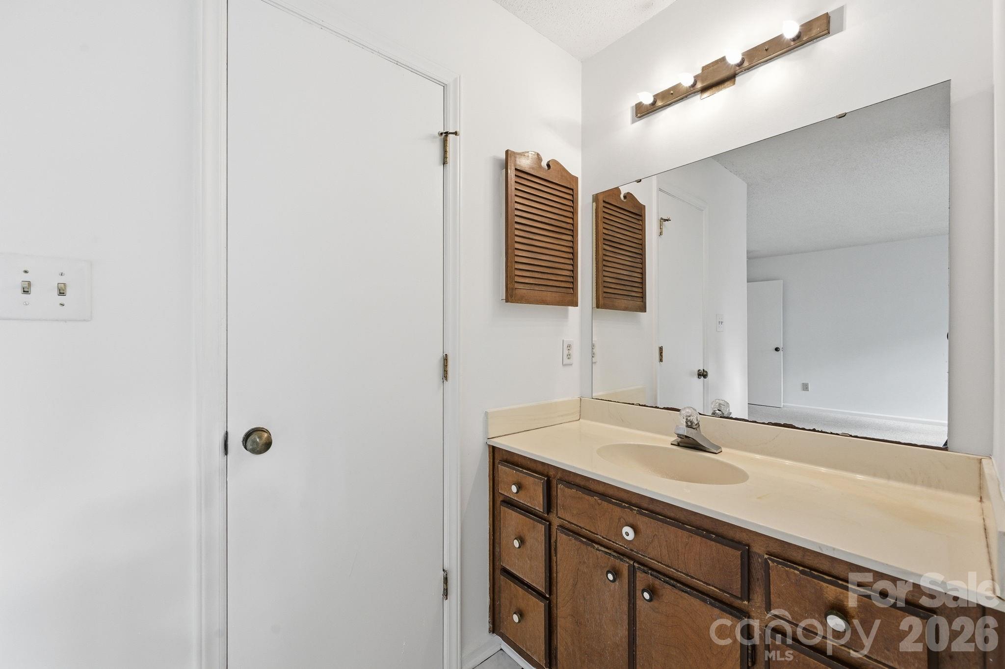 2717 Olde Whitehall Road — Charlotte
