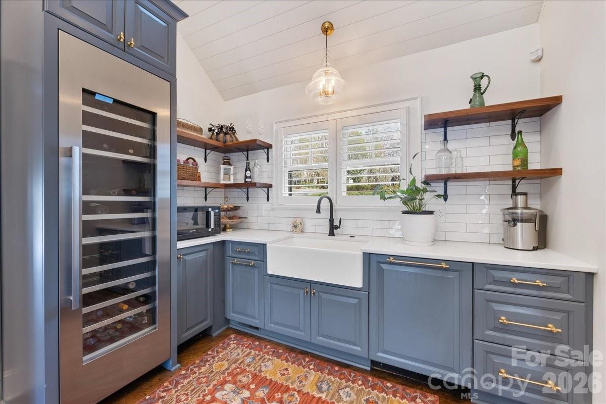 1010 River Oaks Lane — Charlotte