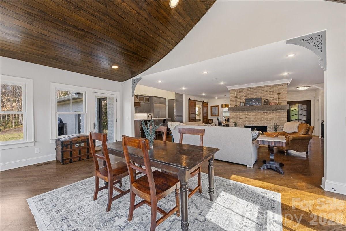 1010 River Oaks Lane — Charlotte