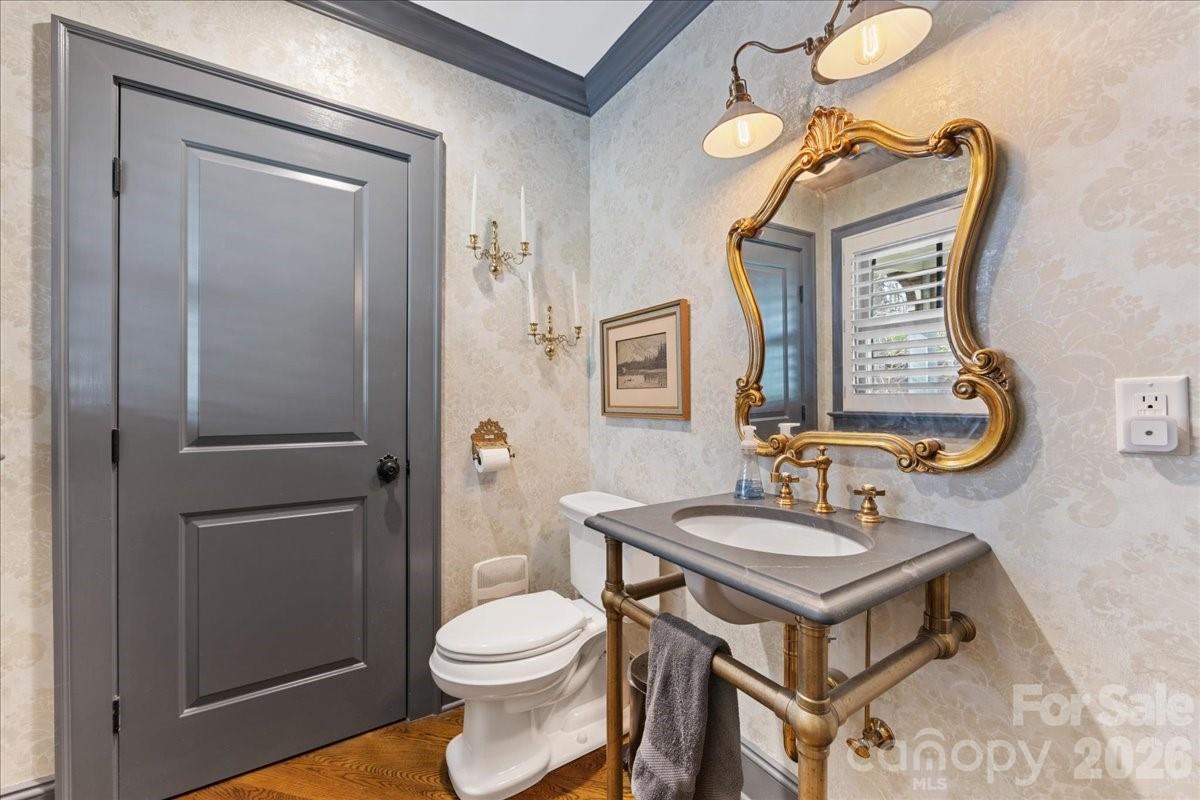1010 River Oaks Lane — Charlotte