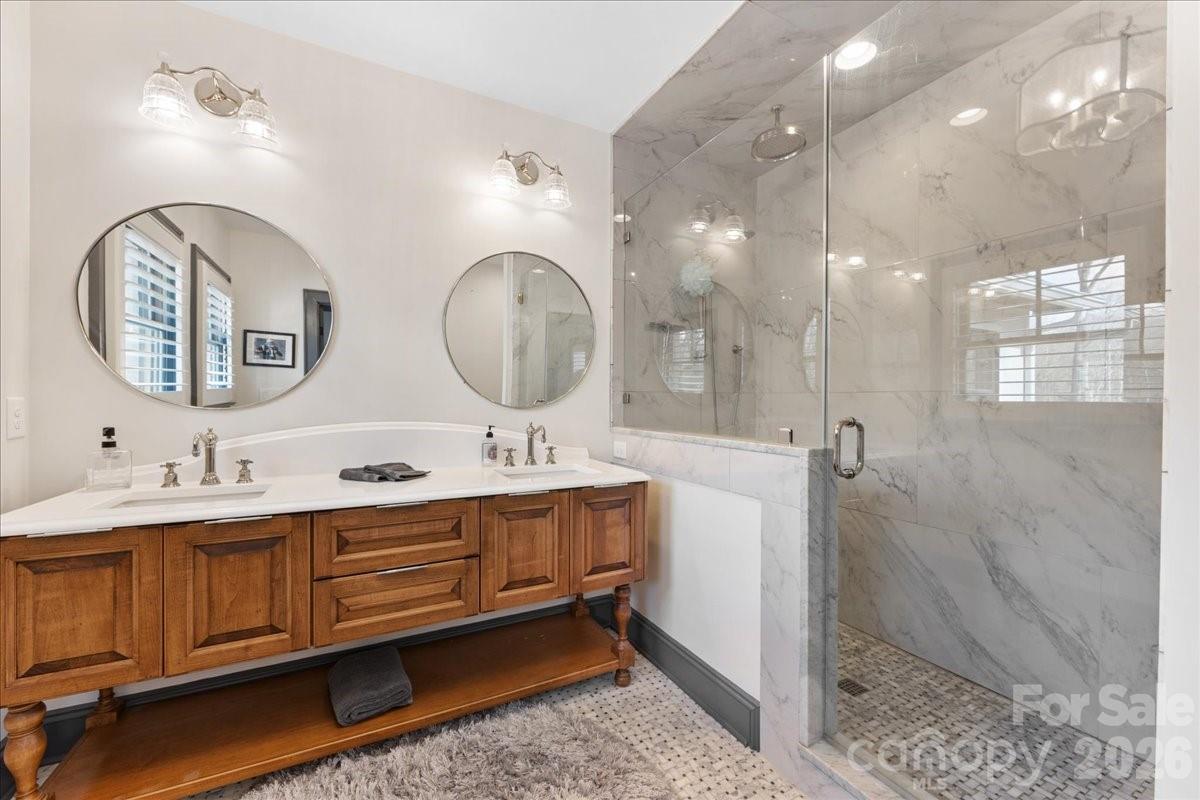 1010 River Oaks Lane — Charlotte
