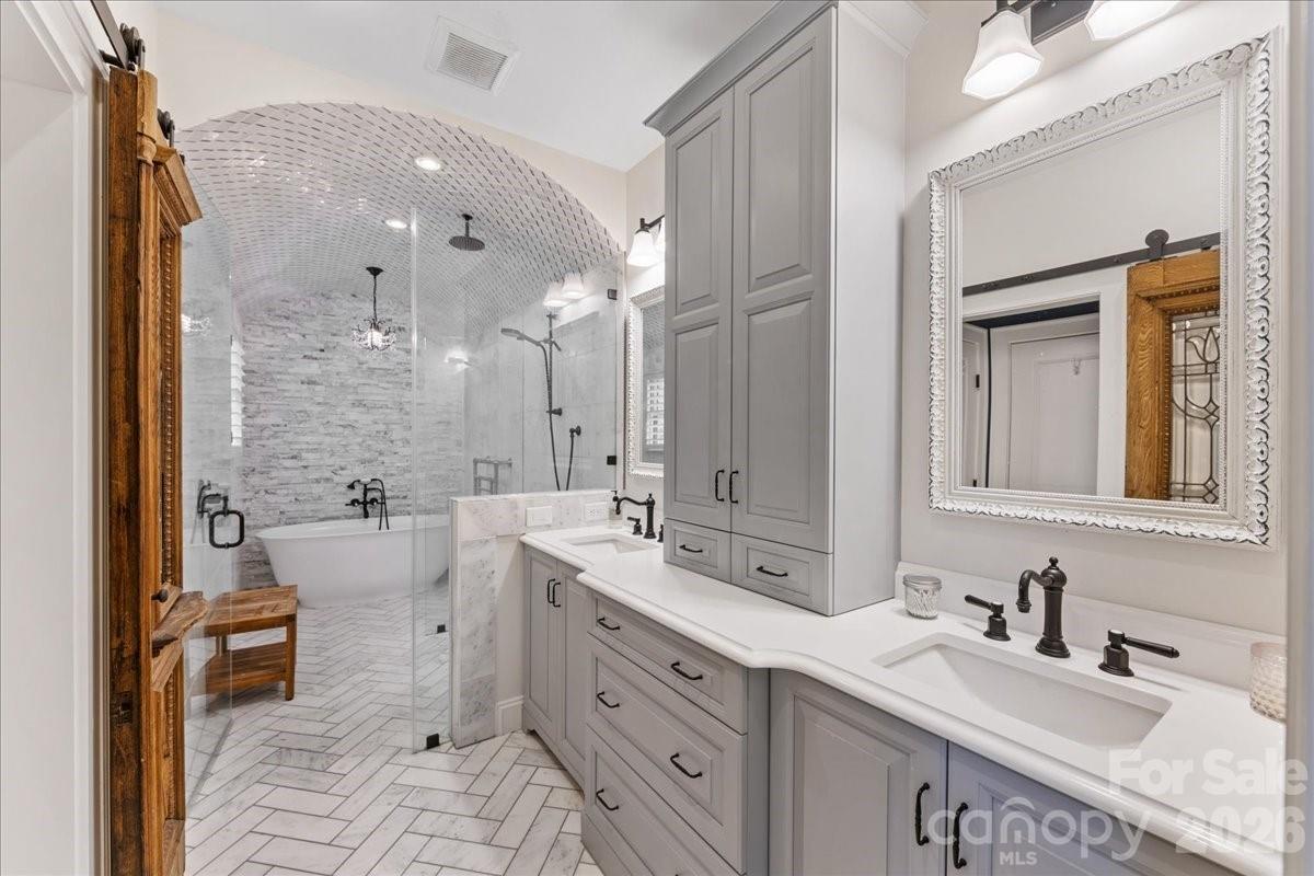 1010 River Oaks Lane — Charlotte