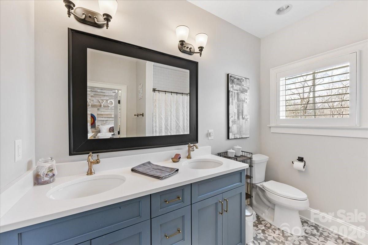 1010 River Oaks Lane — Charlotte