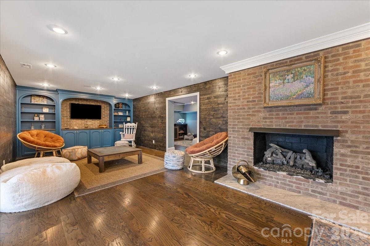 1010 River Oaks Lane — Charlotte