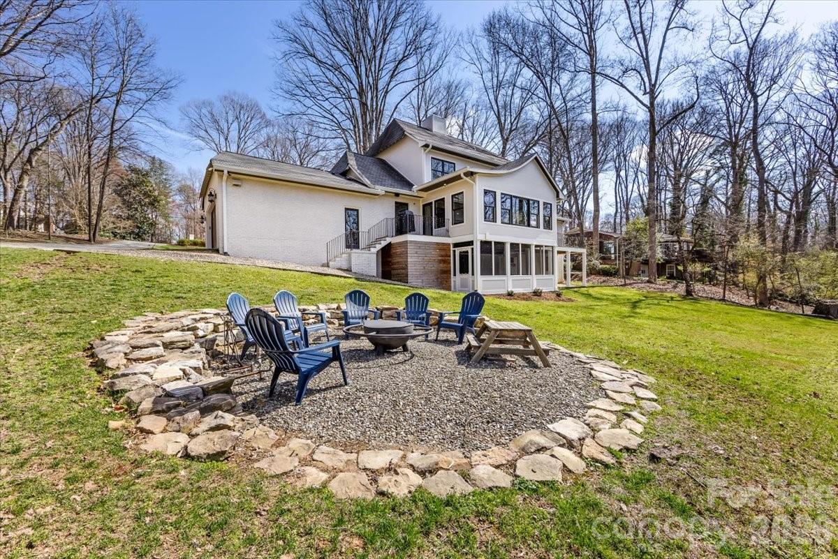 1010 River Oaks Lane — Charlotte