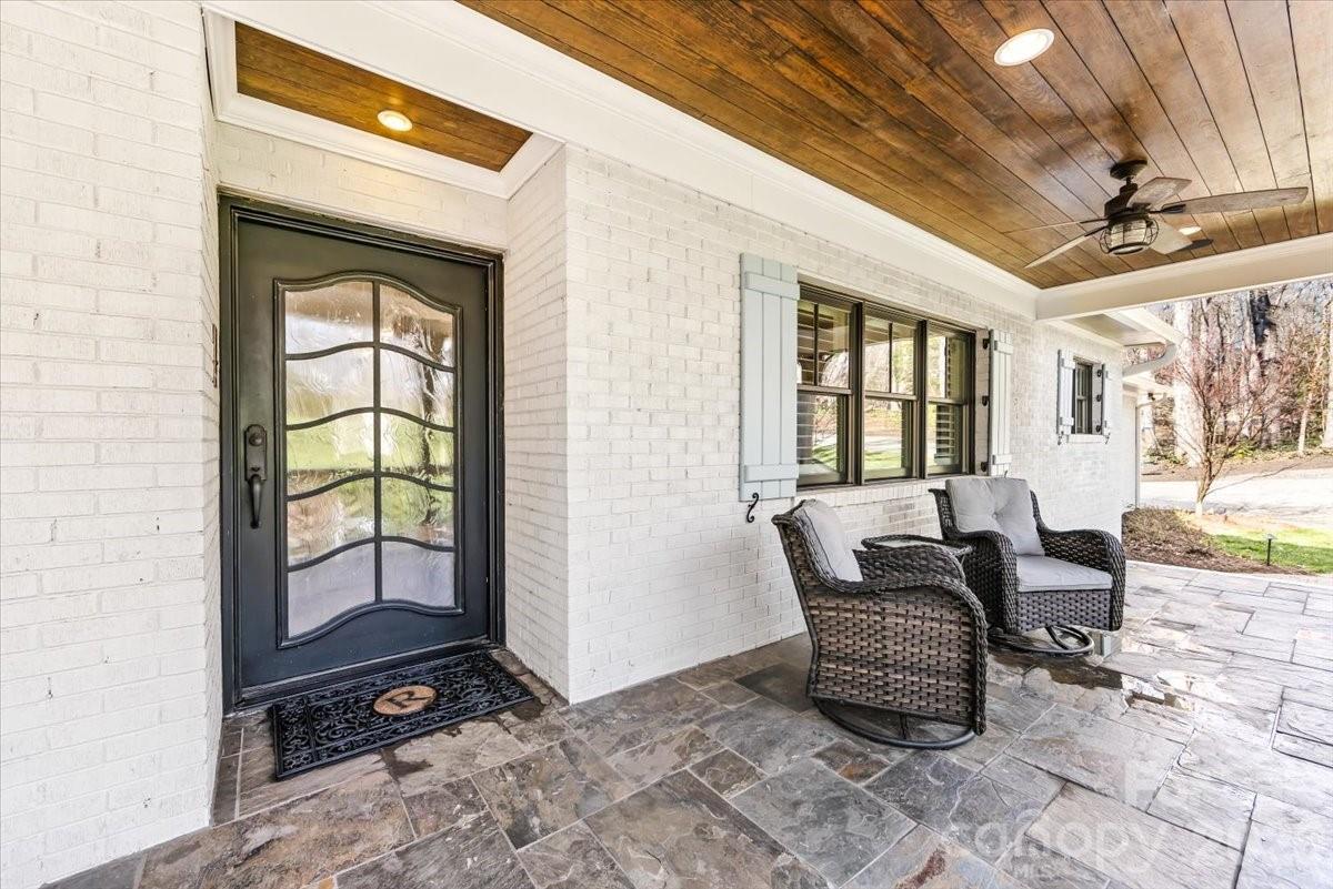 1010 River Oaks Lane — Charlotte